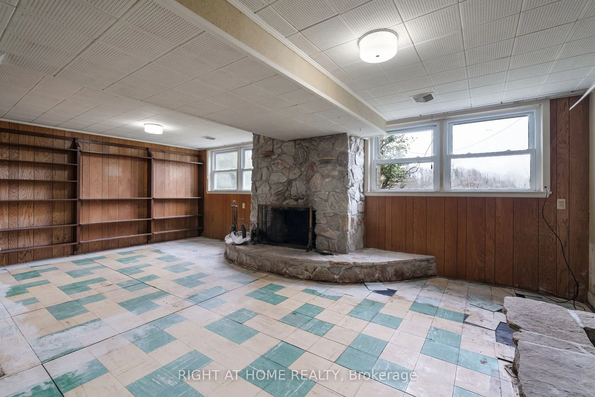 625 Townline Road W