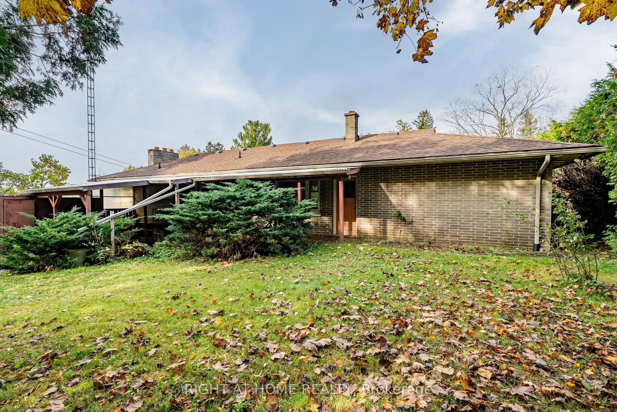 625 Townline Road W