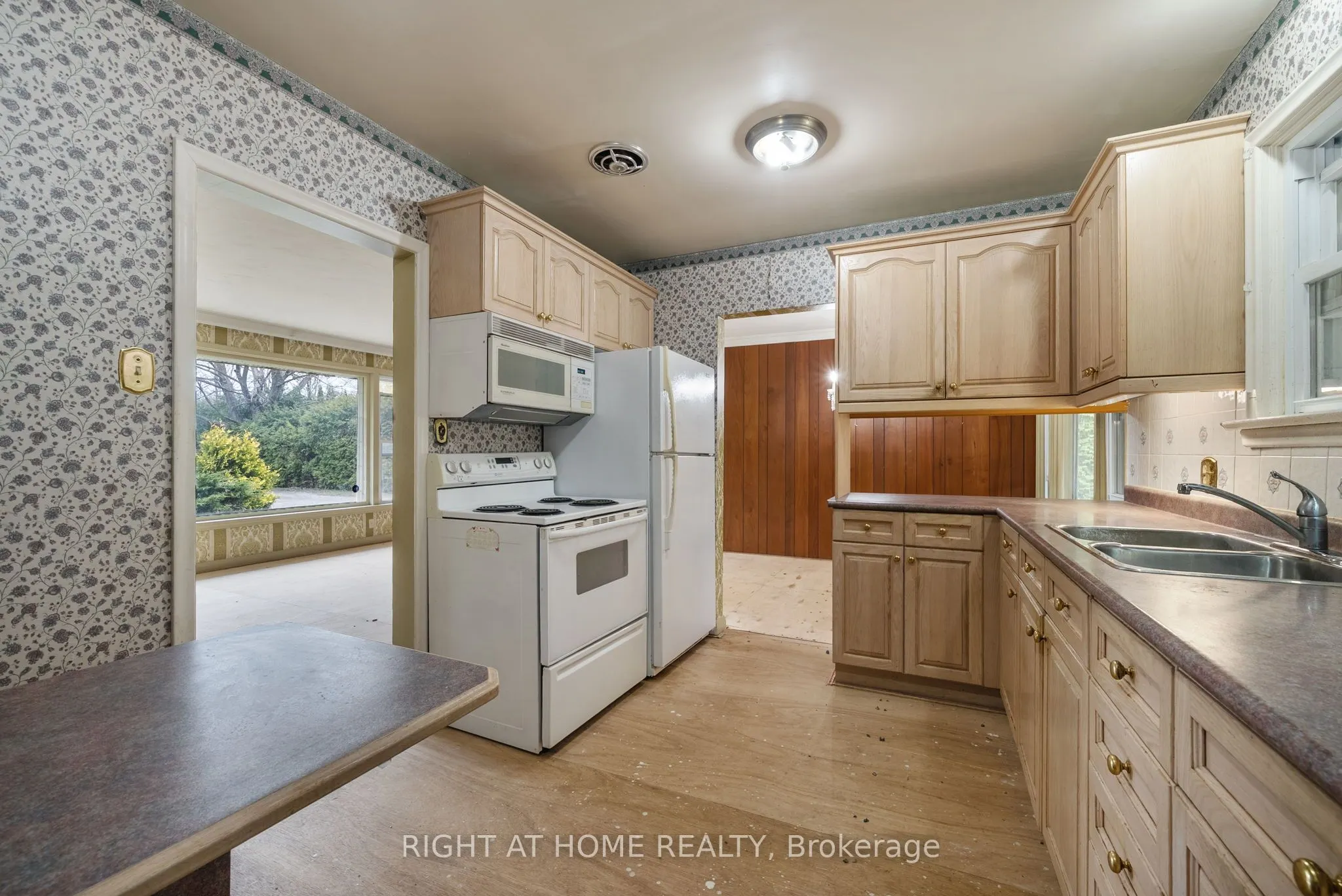 625 Townline Road W