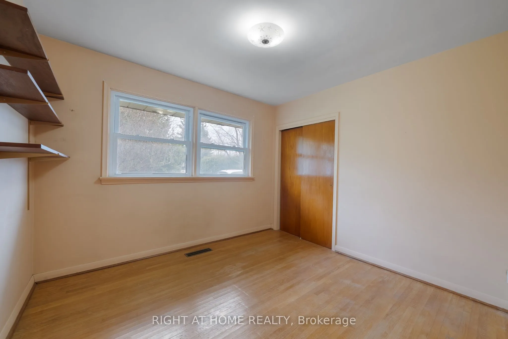 625 Townline Road W