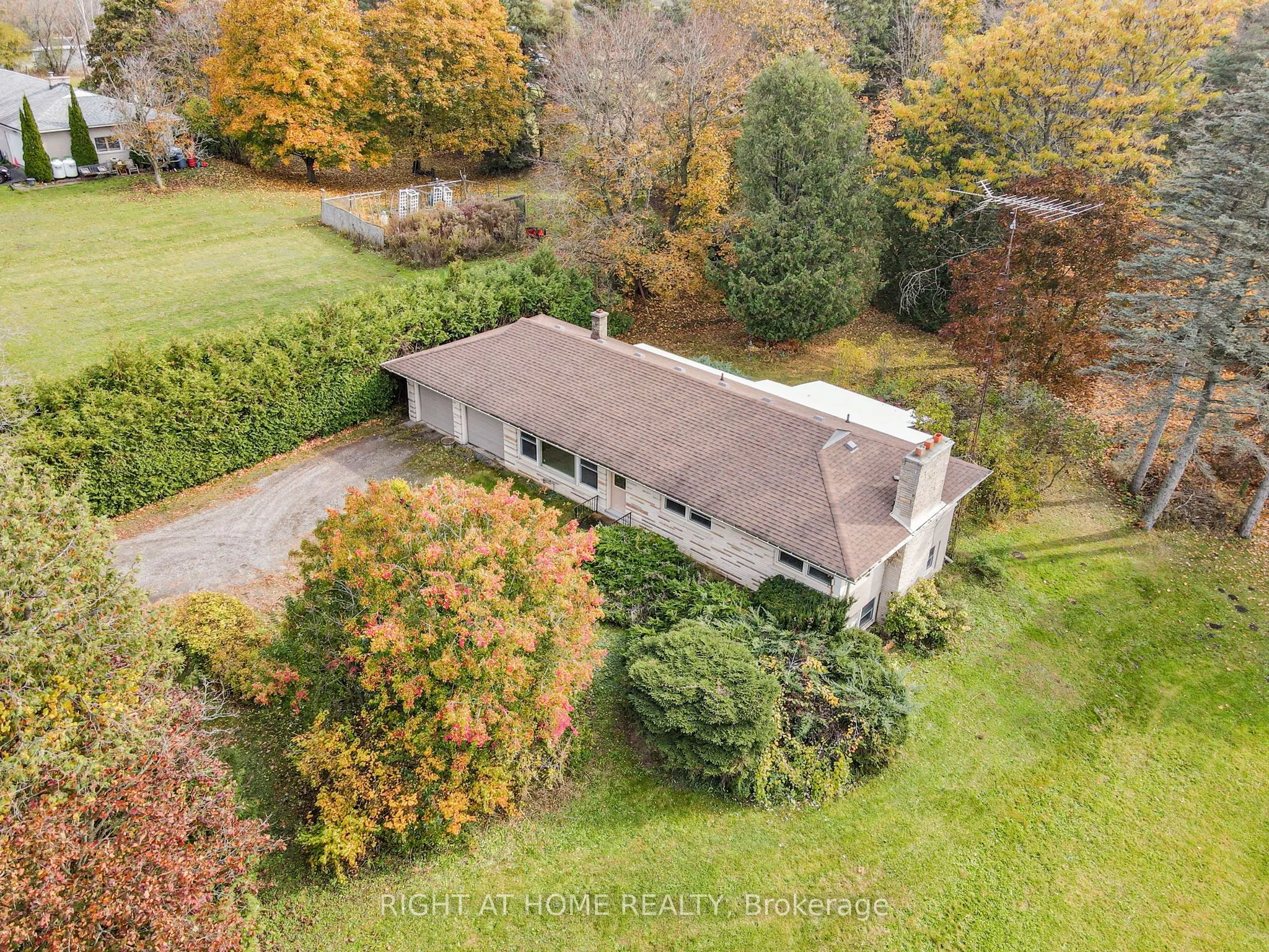 625 Townline Road W