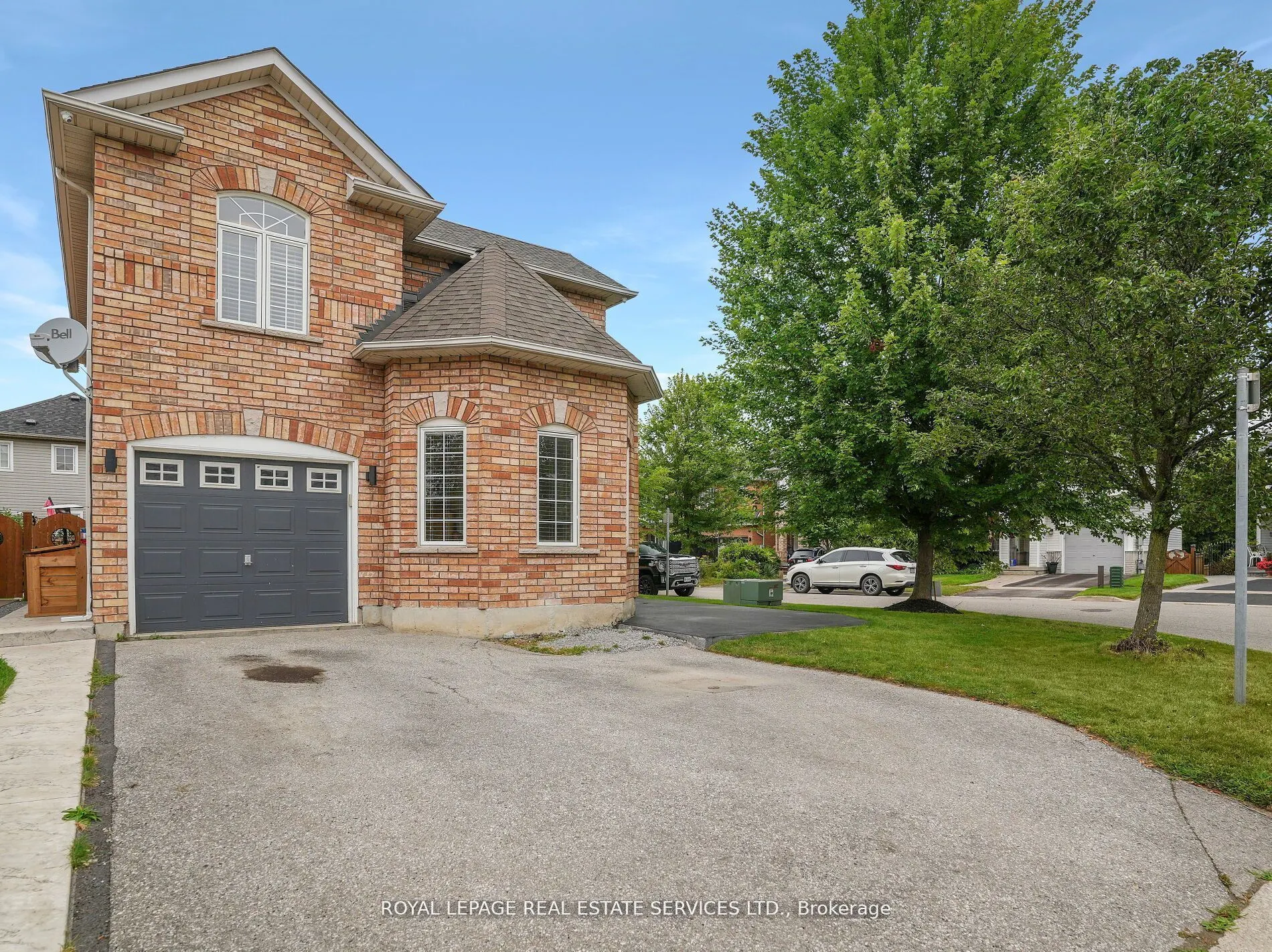 16 Woolf Crescent