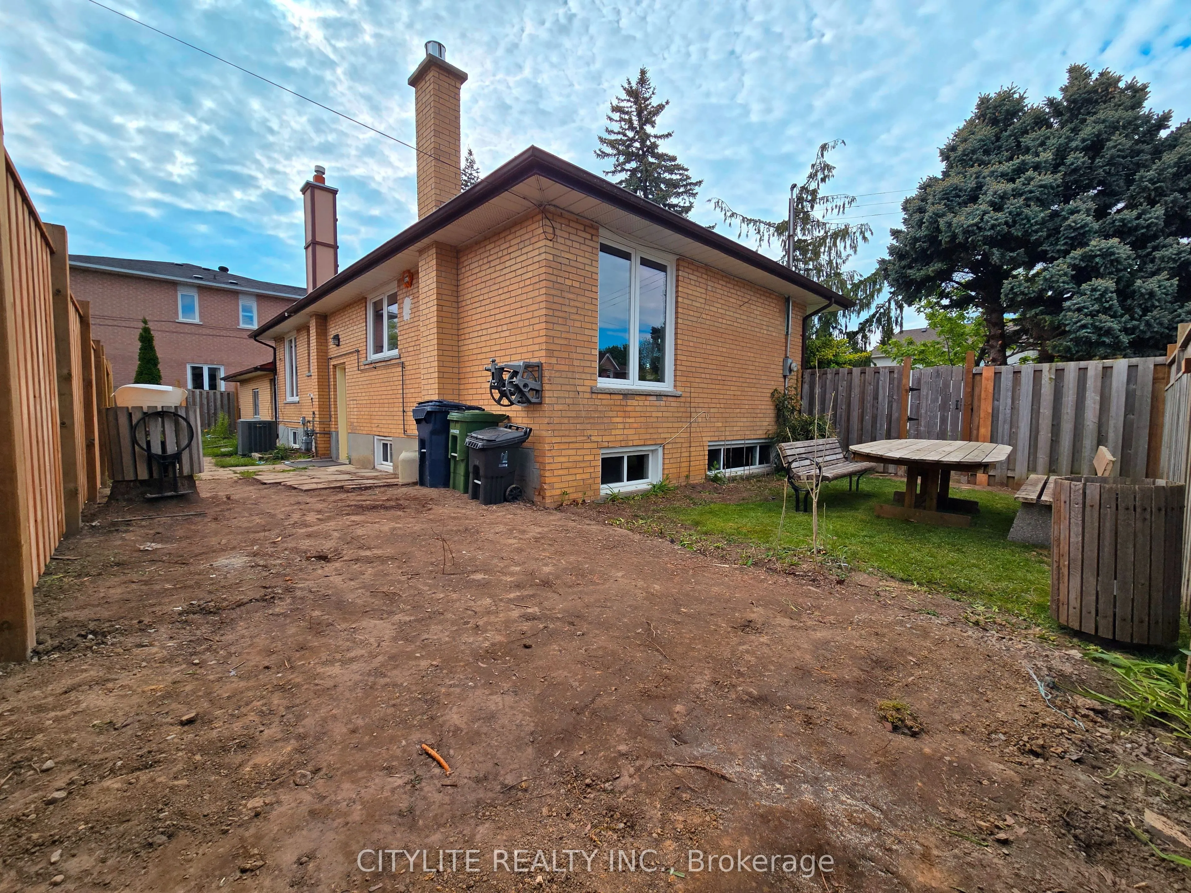 2 Emmeline Crescent