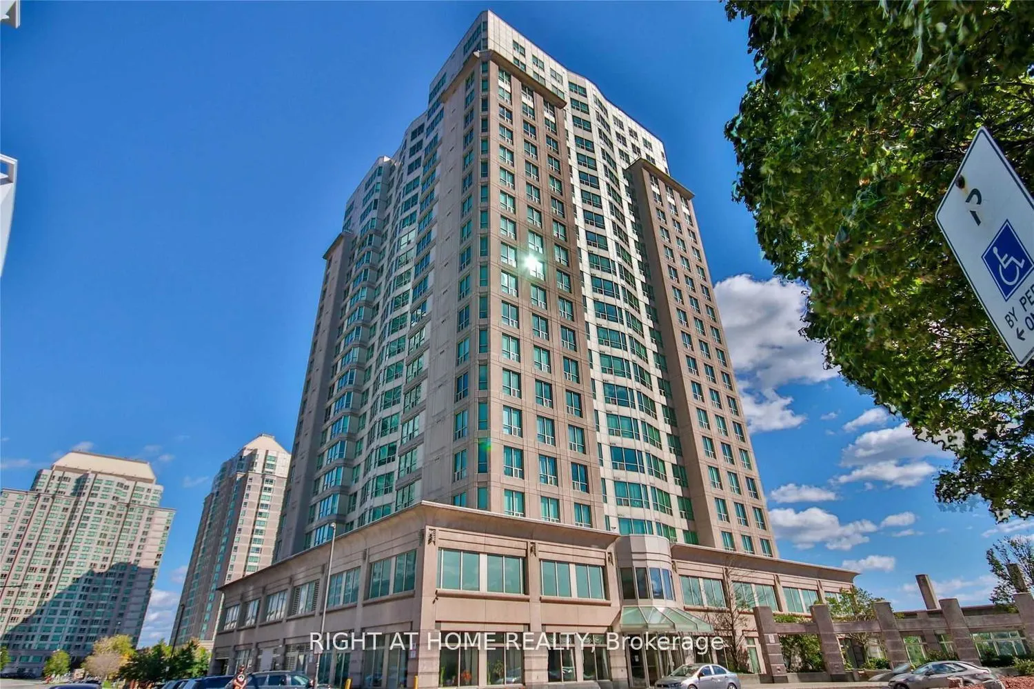 8 Lee Centre Drive #913