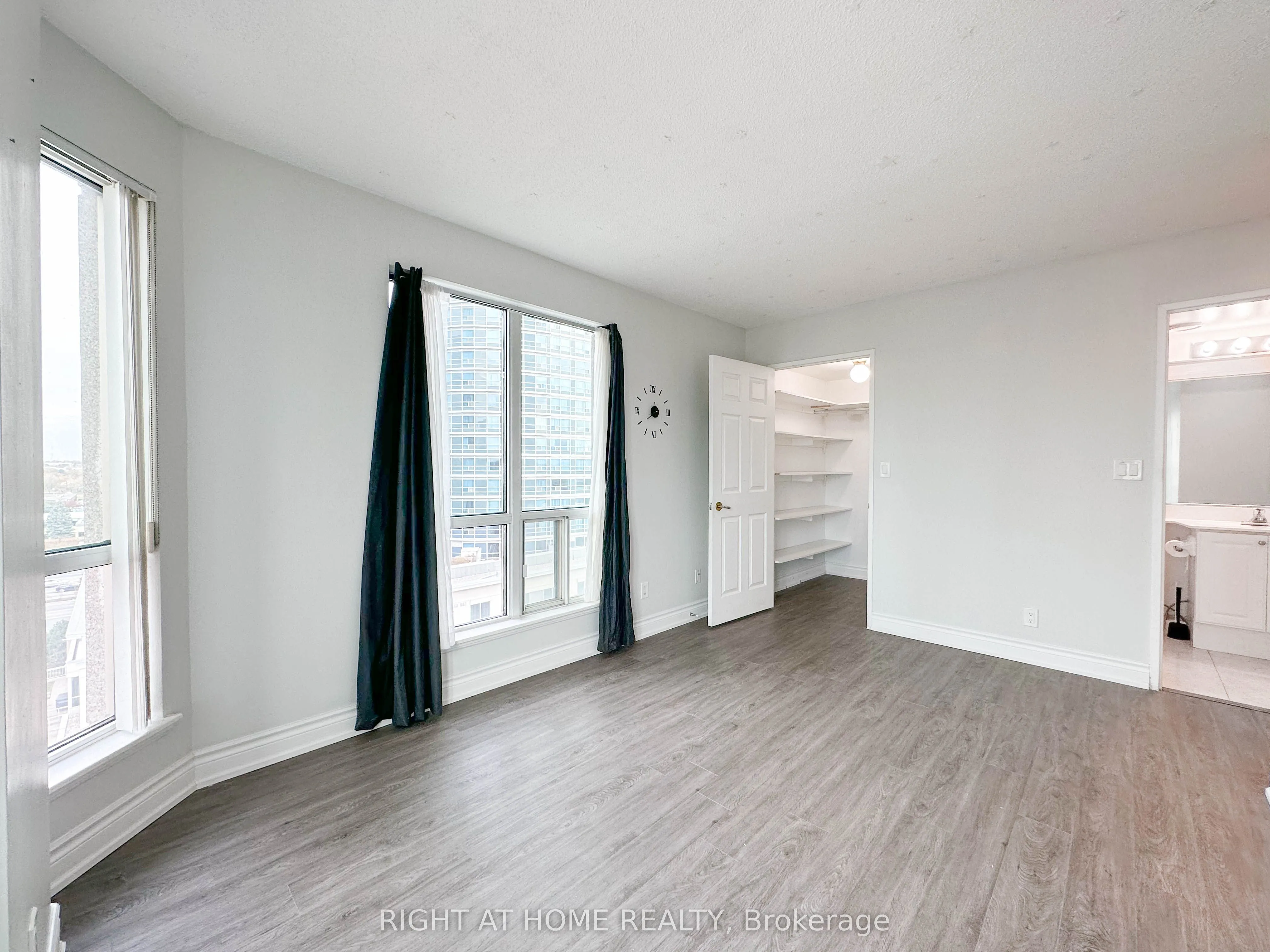 8 Lee Centre Drive #913