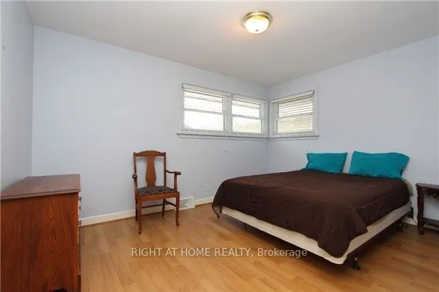 132 Winchester Road E
