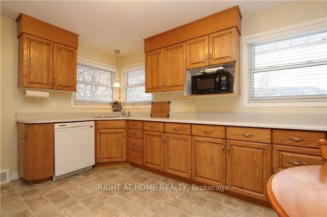 132 Winchester Road E