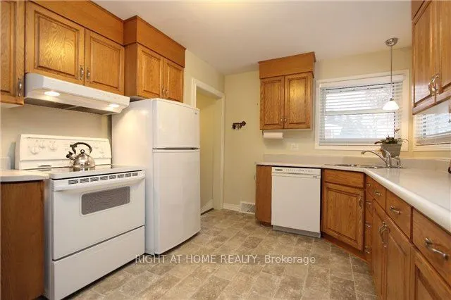 132 Winchester Road E