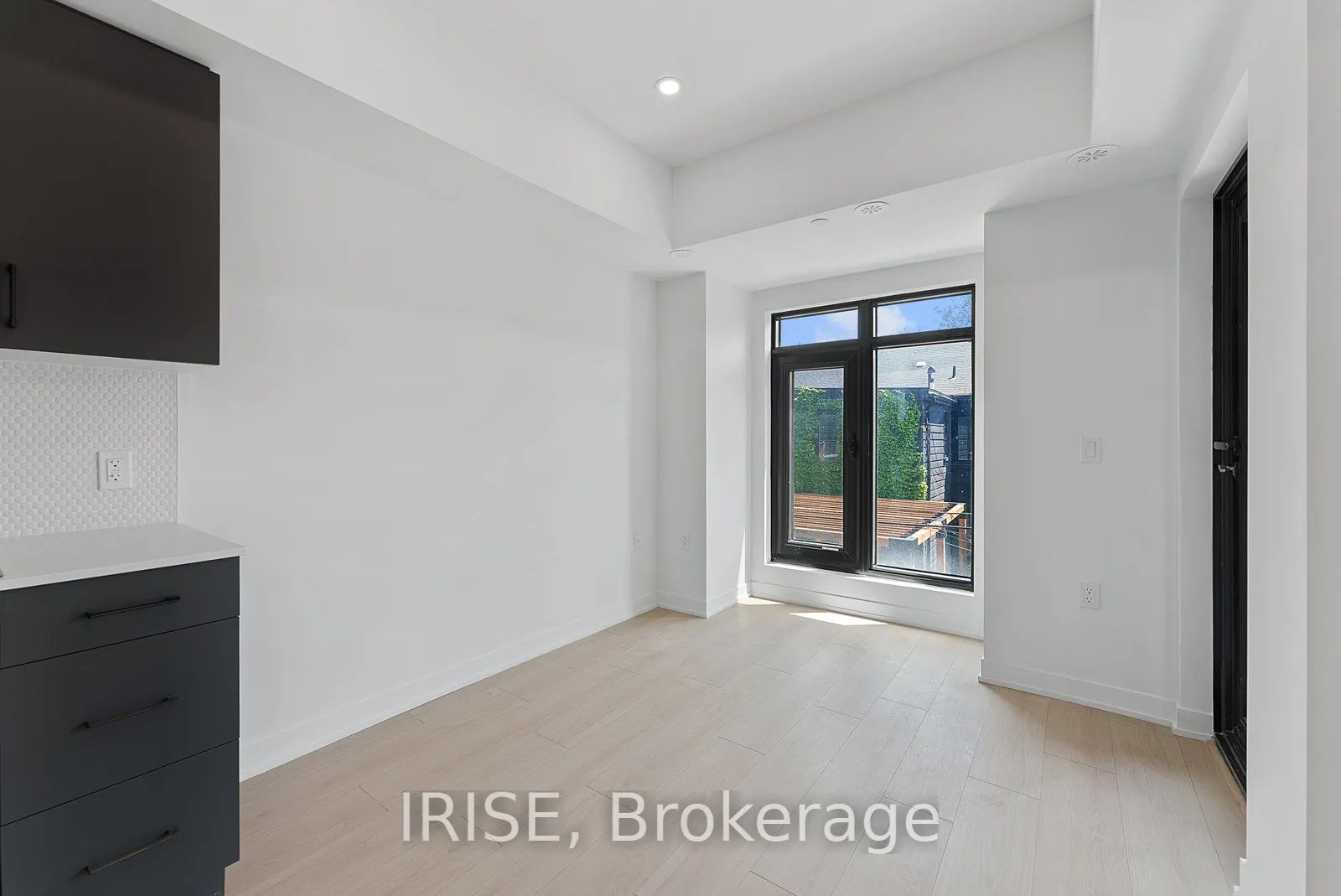 485 Logan Avenue S, #207