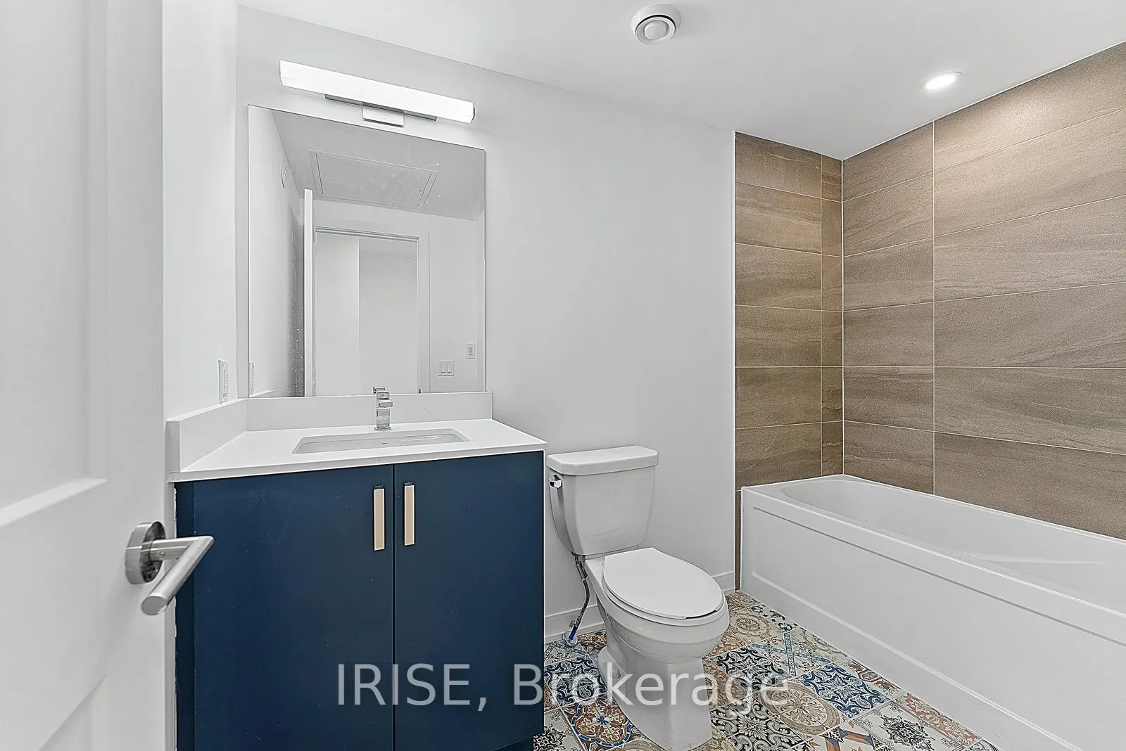 485 Logan Avenue S, #207