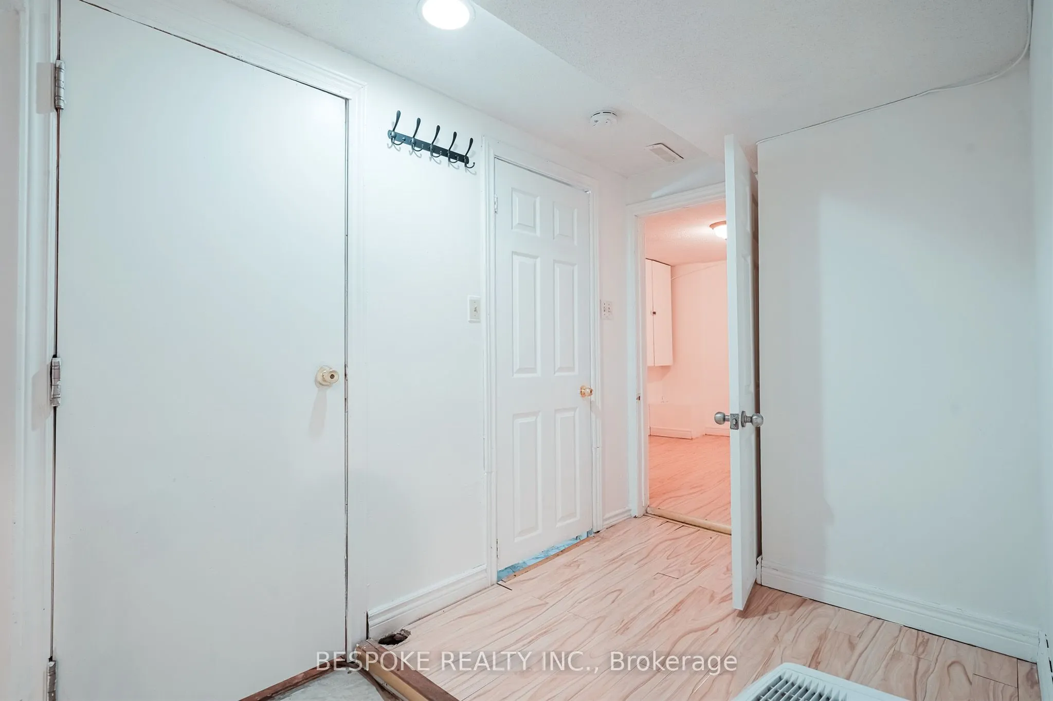 93 GLENTHORNE Drive #Basement