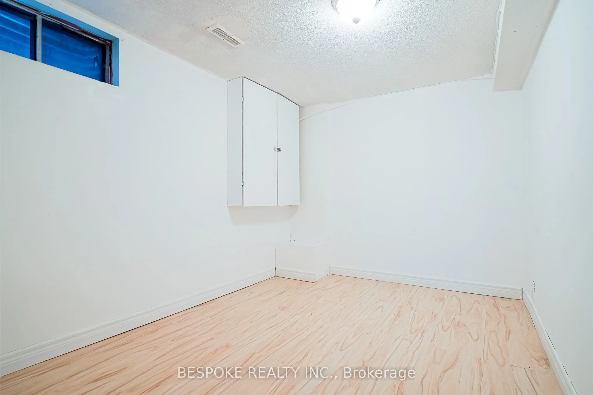 93 GLENTHORNE Drive #Basement