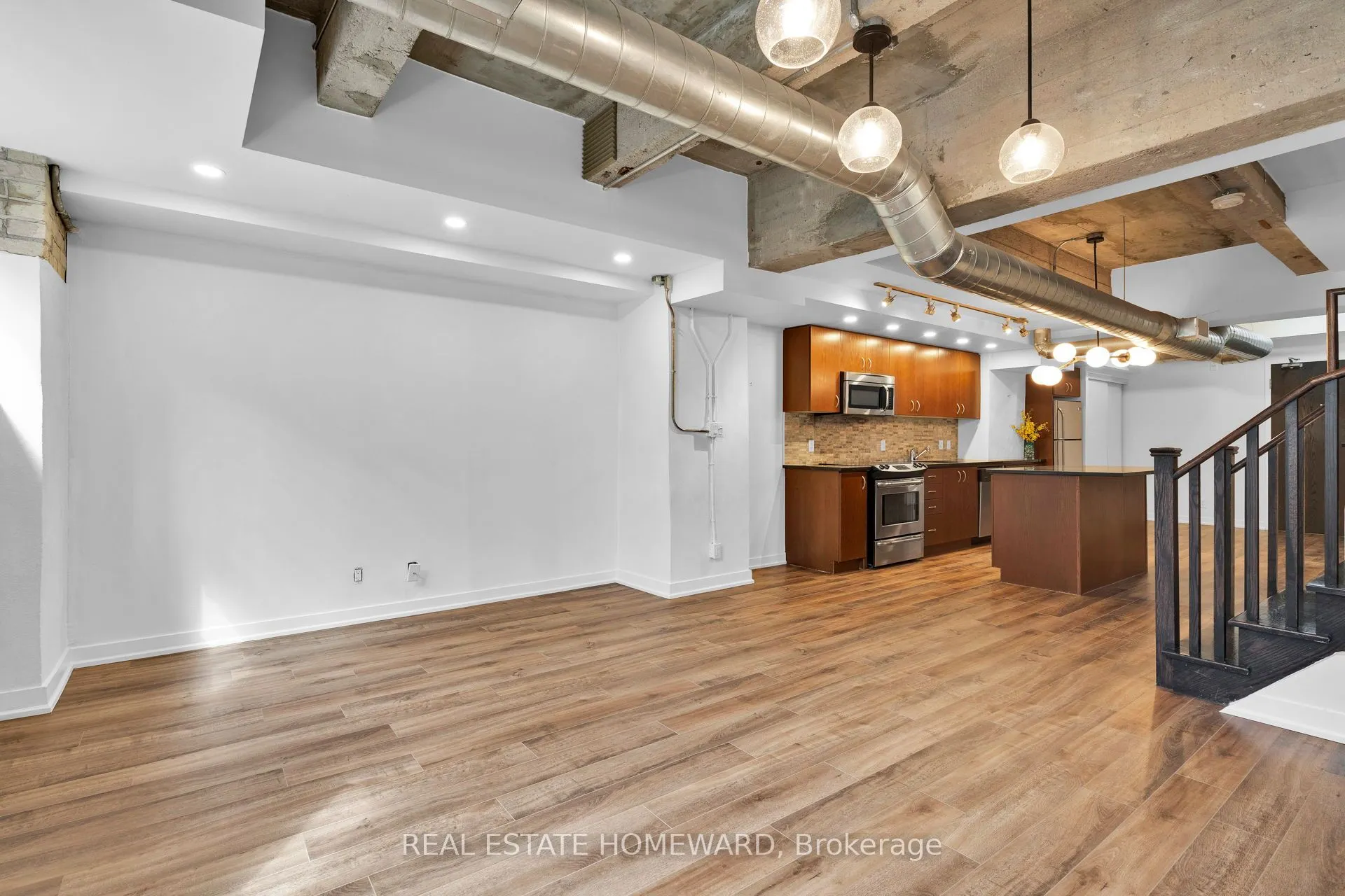 201 Carlaw Avenue #128