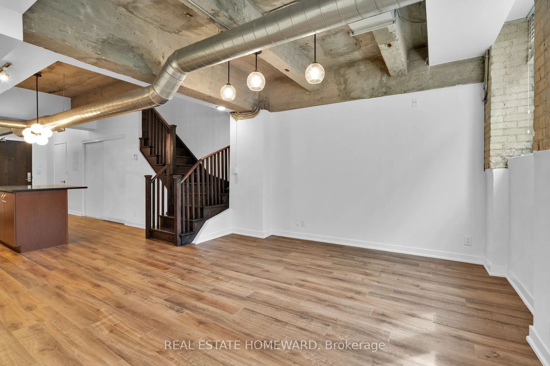 201 Carlaw Avenue #128