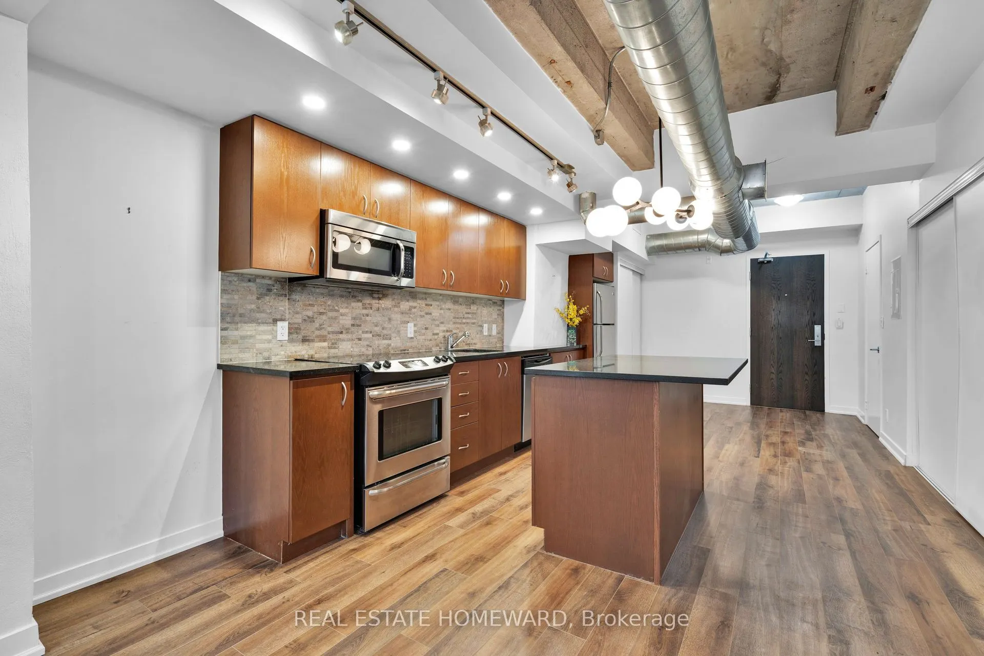 201 Carlaw Avenue #128