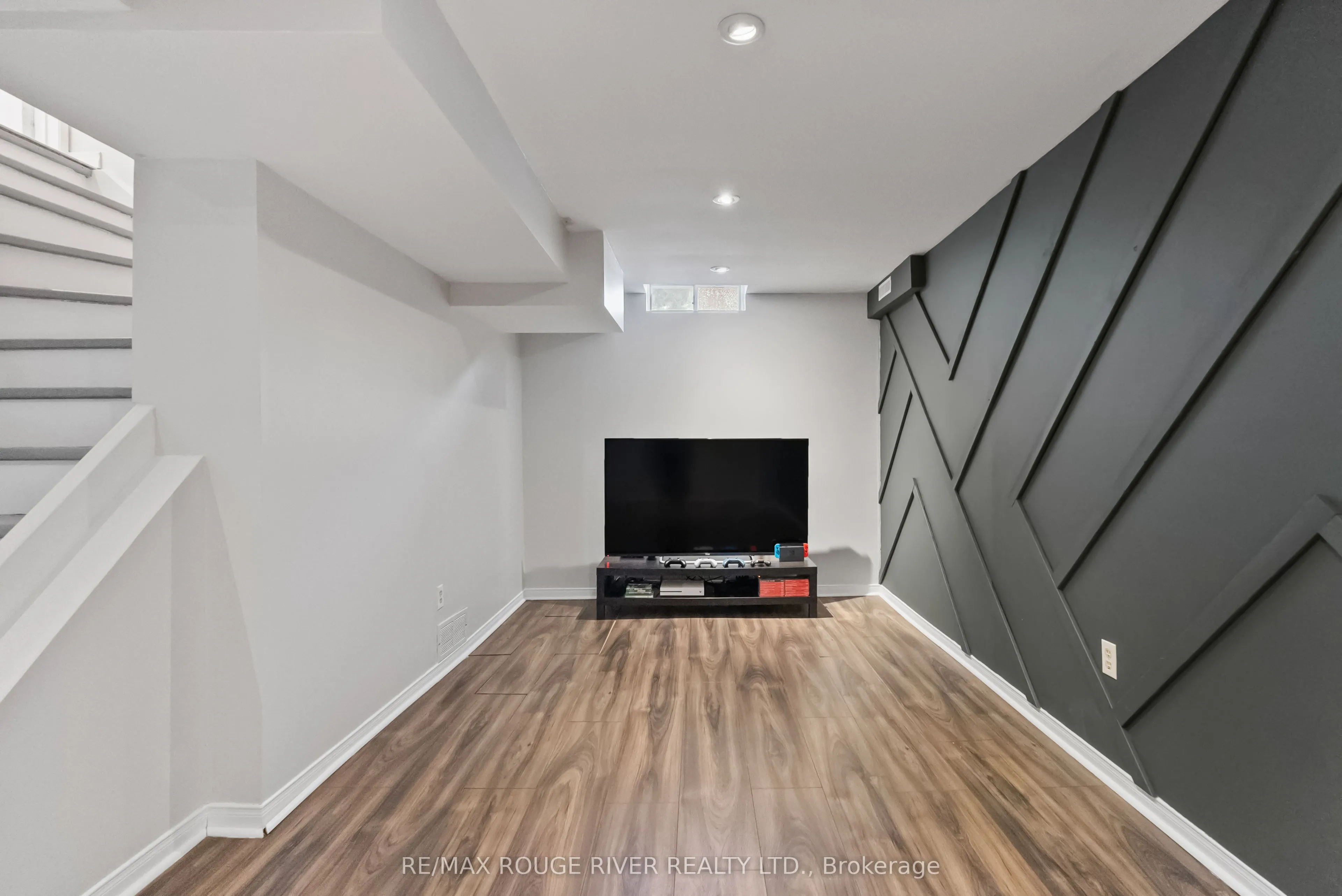 30 Willowbrook Drive
