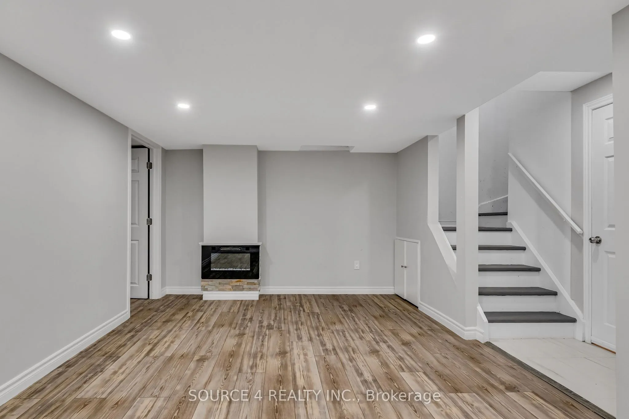 1030 Timberland Crescent