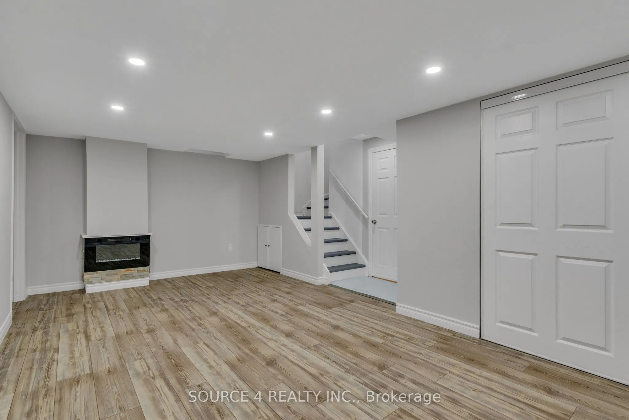 1030 Timberland Crescent