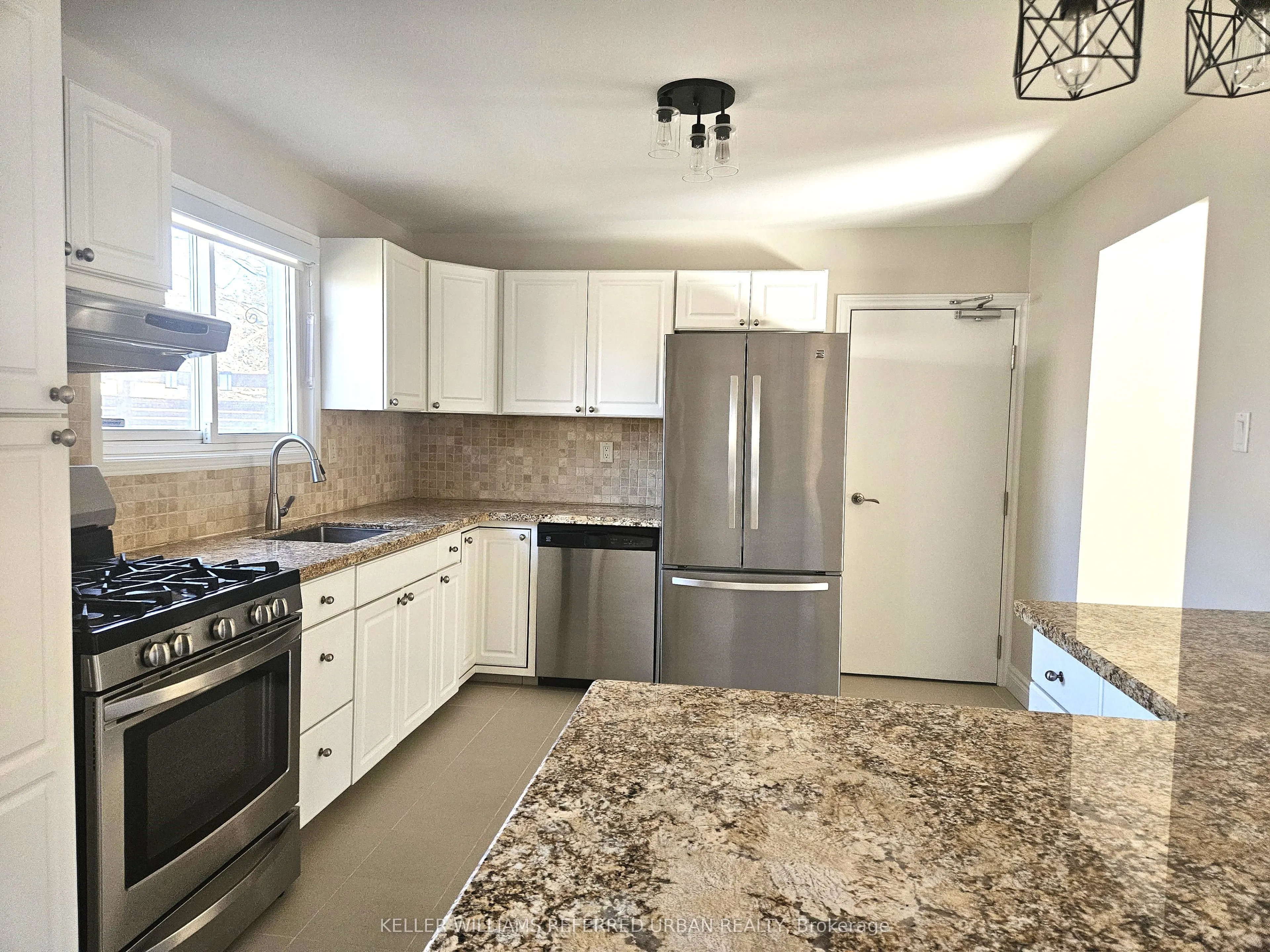 976 Timmins Gardens #Main