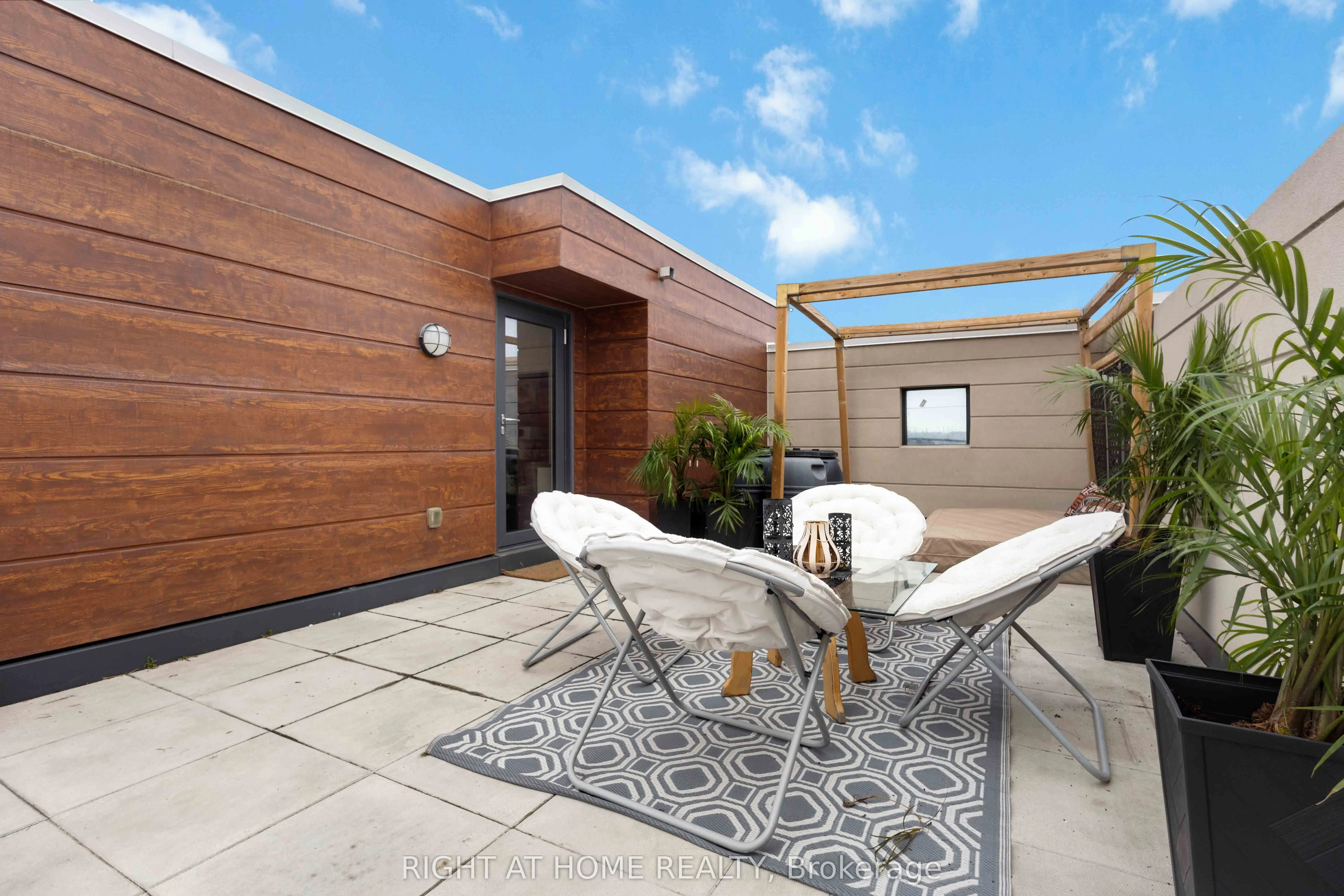 1245 Bayly Street, #Th 8