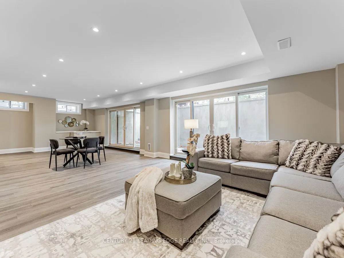 19 DONALDA Crescent