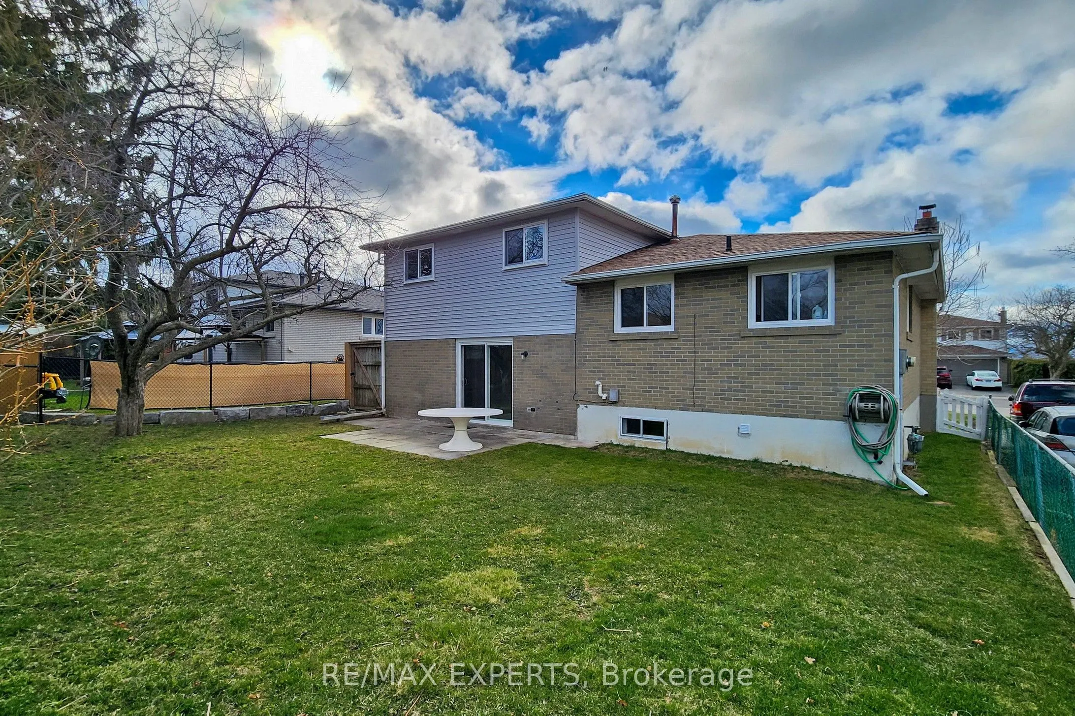 92 Clover Ridge Drive E