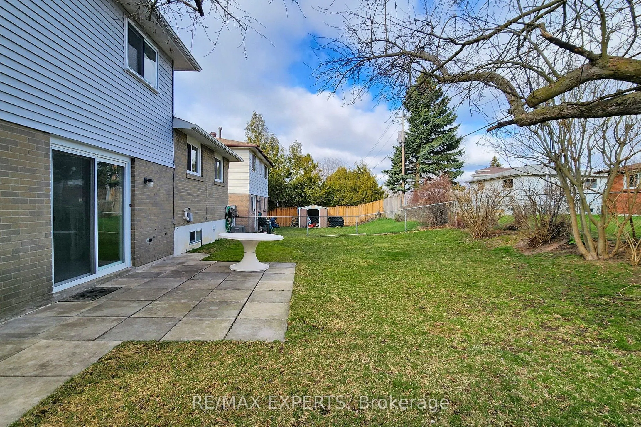 92 Clover Ridge Drive E