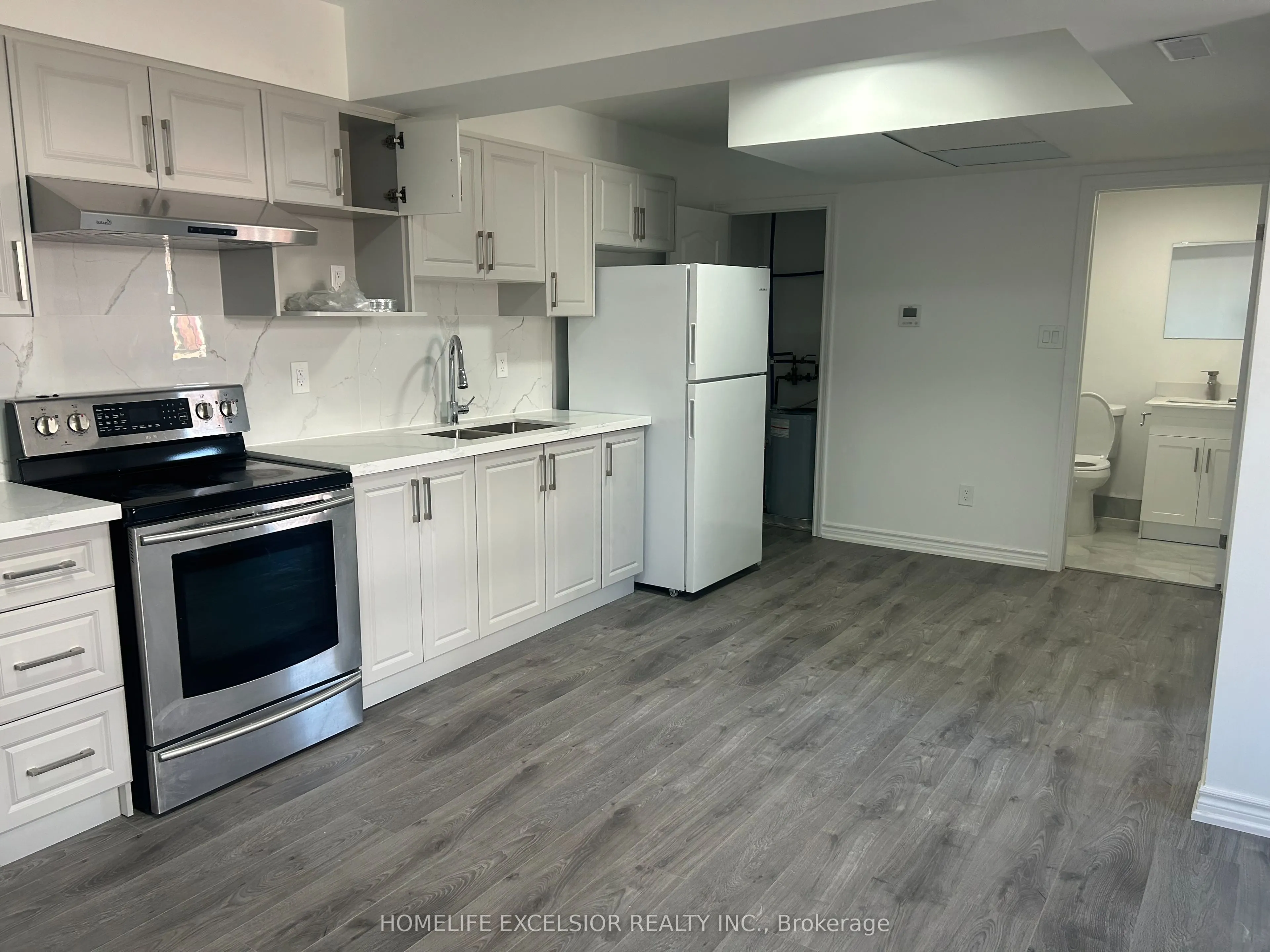 3 Simcoe Street S, #Unit 6