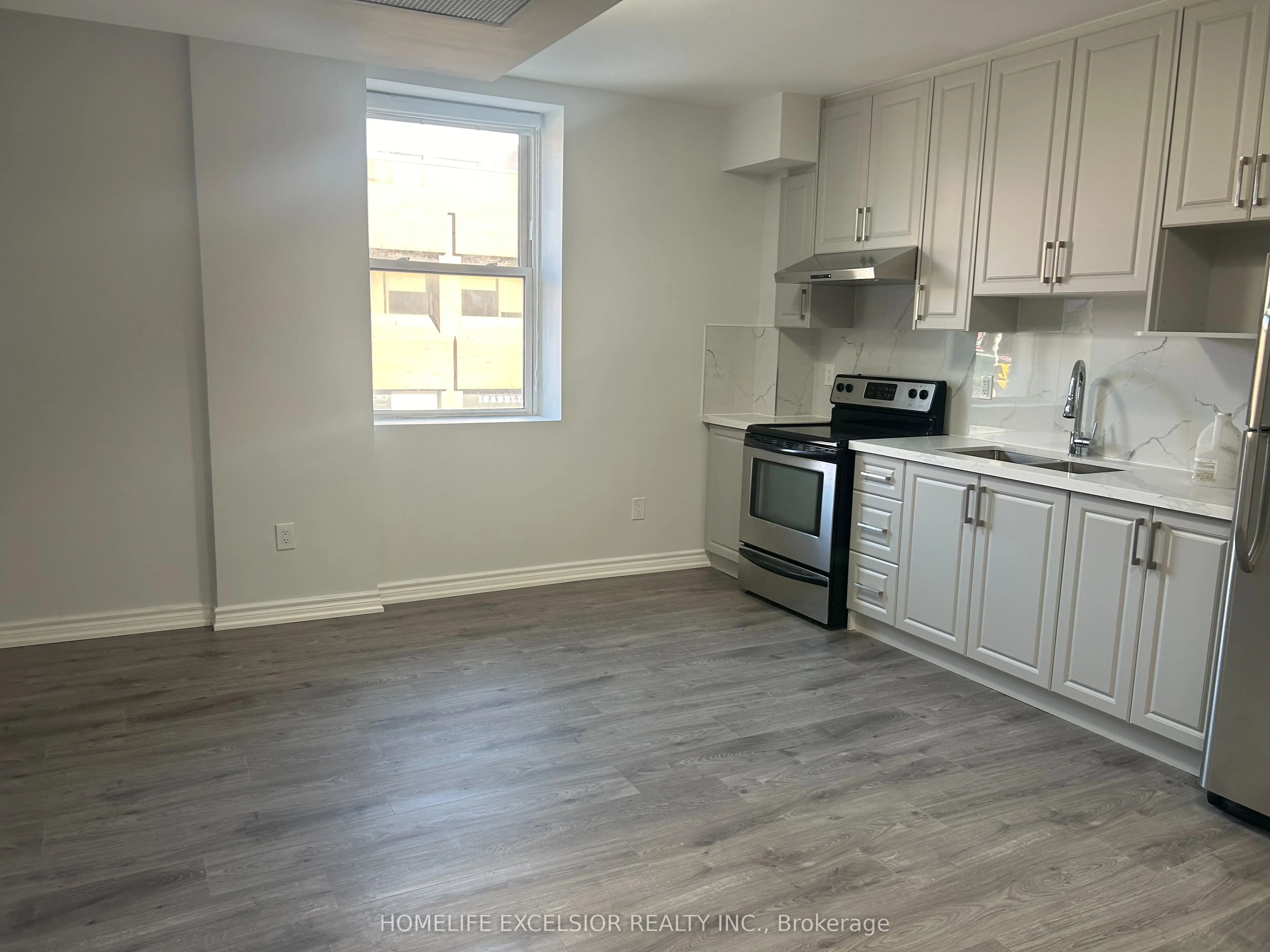 3 Simcoe Street S, #Unit 1