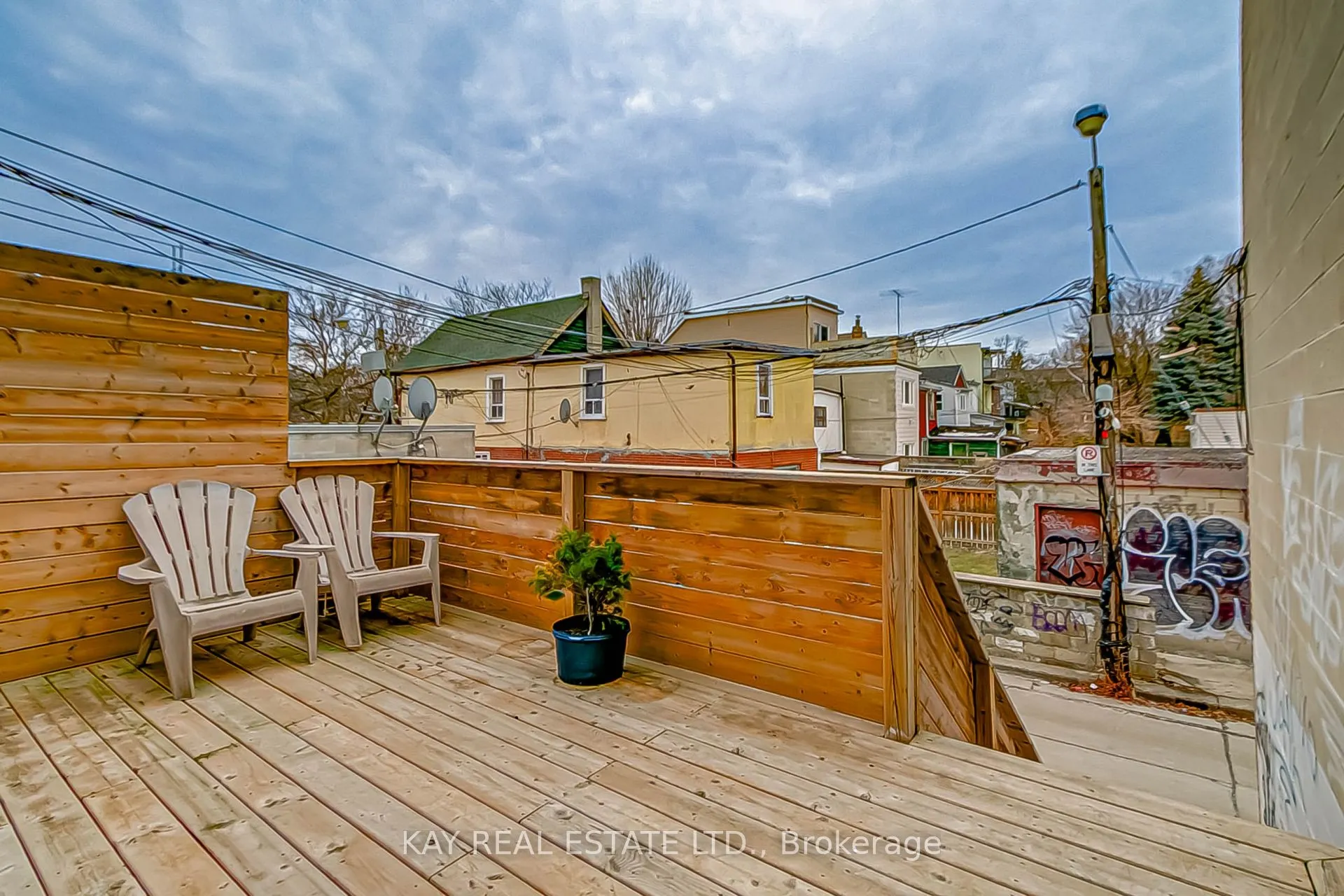 1448 Gerrard Street E