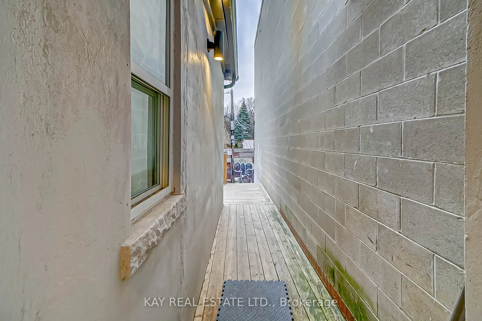 1448 Gerrard Street E