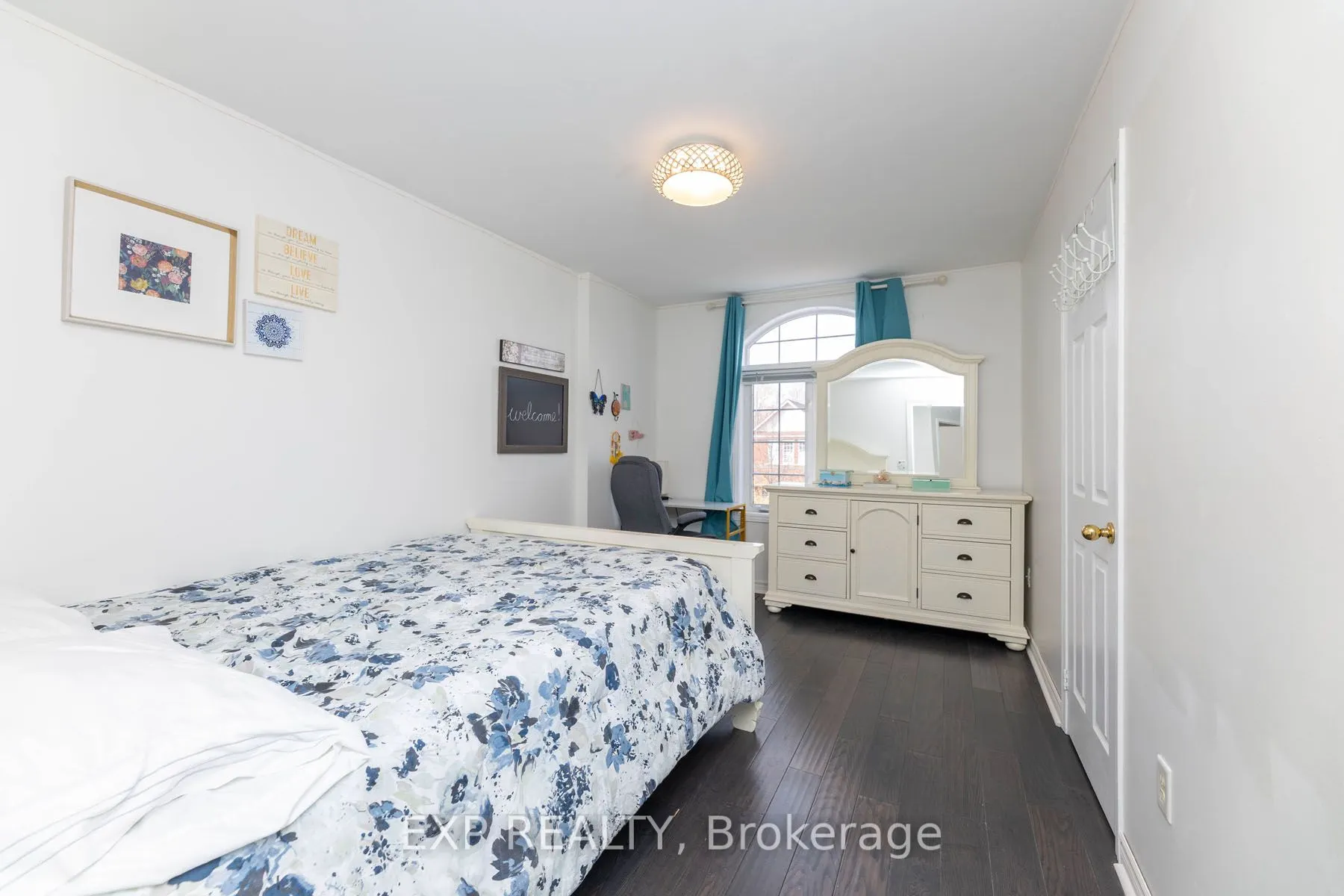 111 Knowles Drive