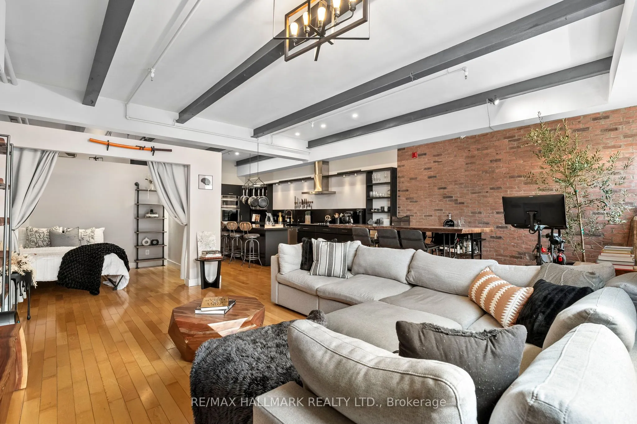 326 Carlaw Avenue, #215