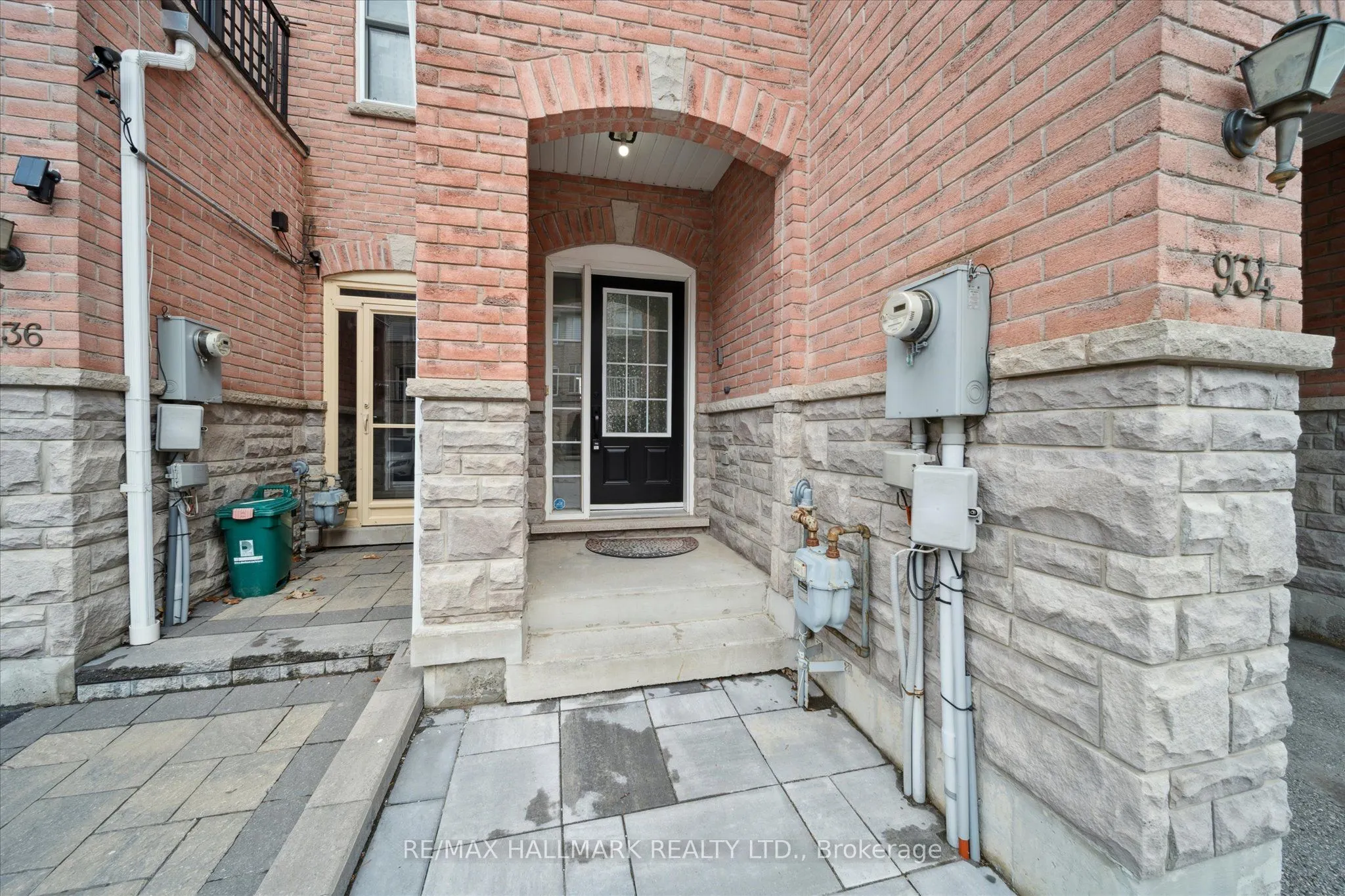 934 Audley Road N
