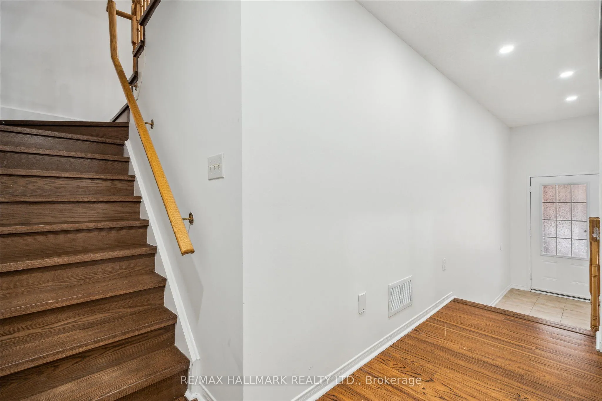 934 Audley Road N