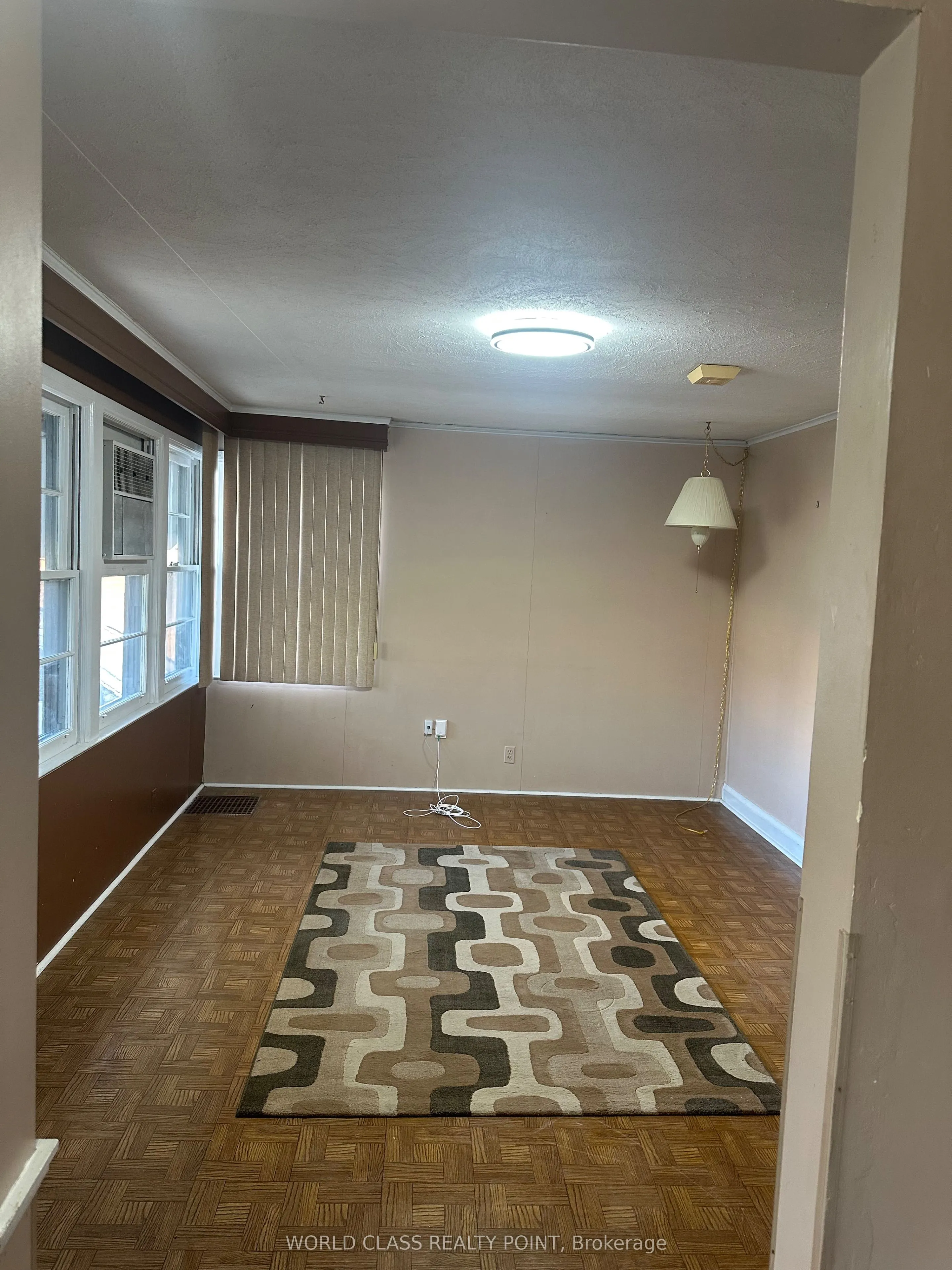 102 Brenda Crescent W