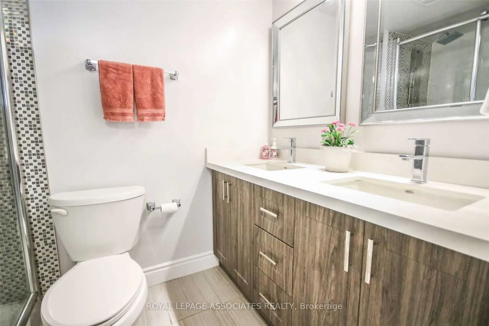 2466 Eglinton Avenue E, #LP11
