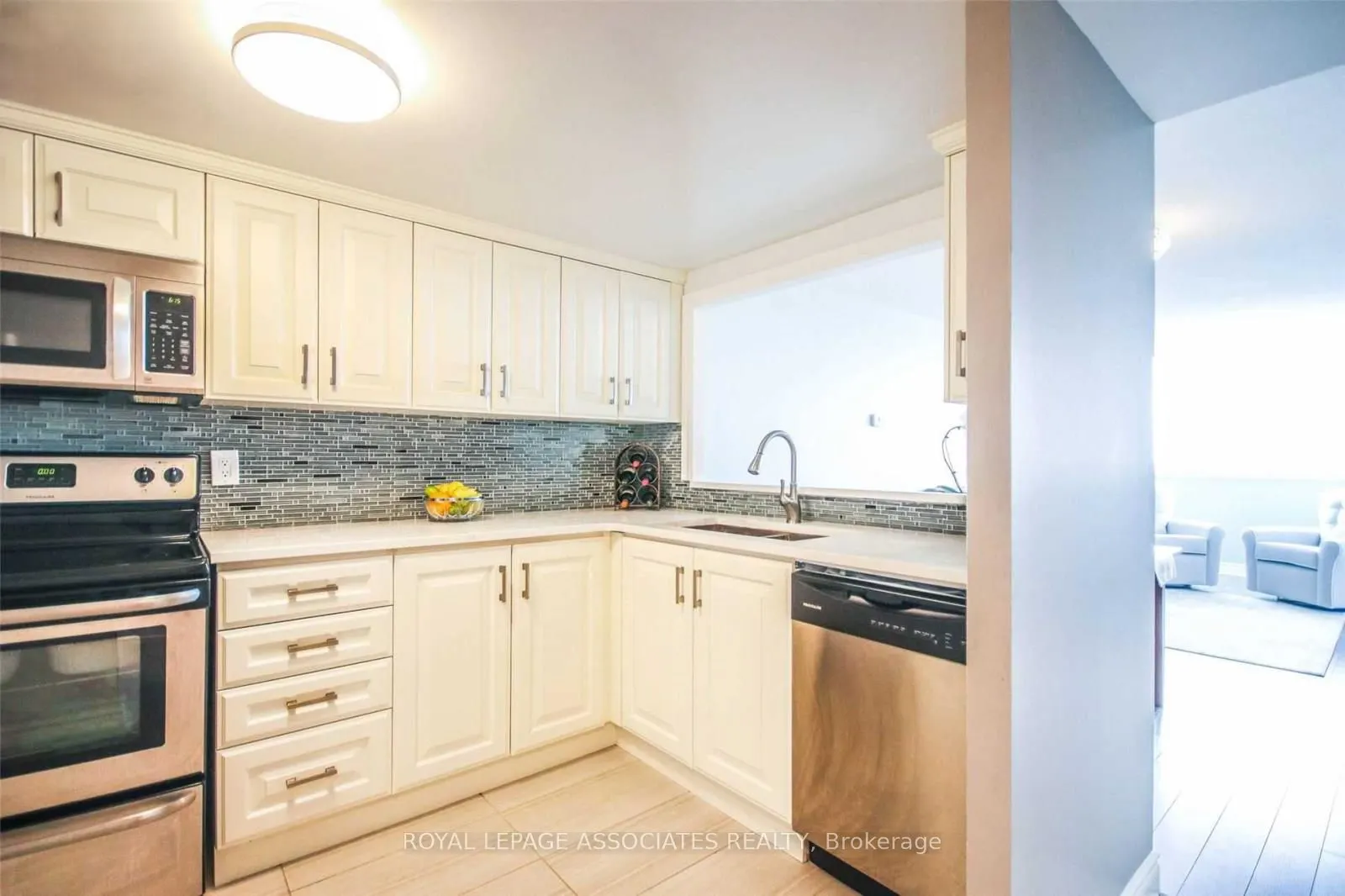 2466 Eglinton Avenue E, #LP11