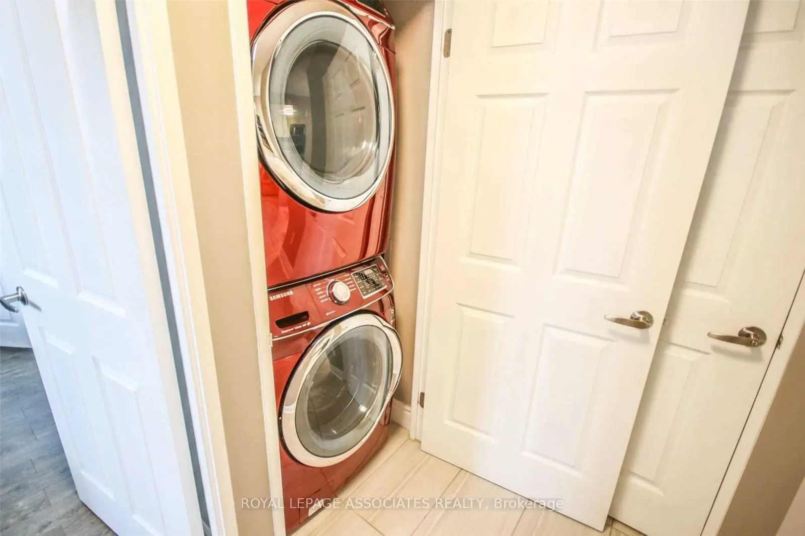 2466 Eglinton Avenue E, #LP11