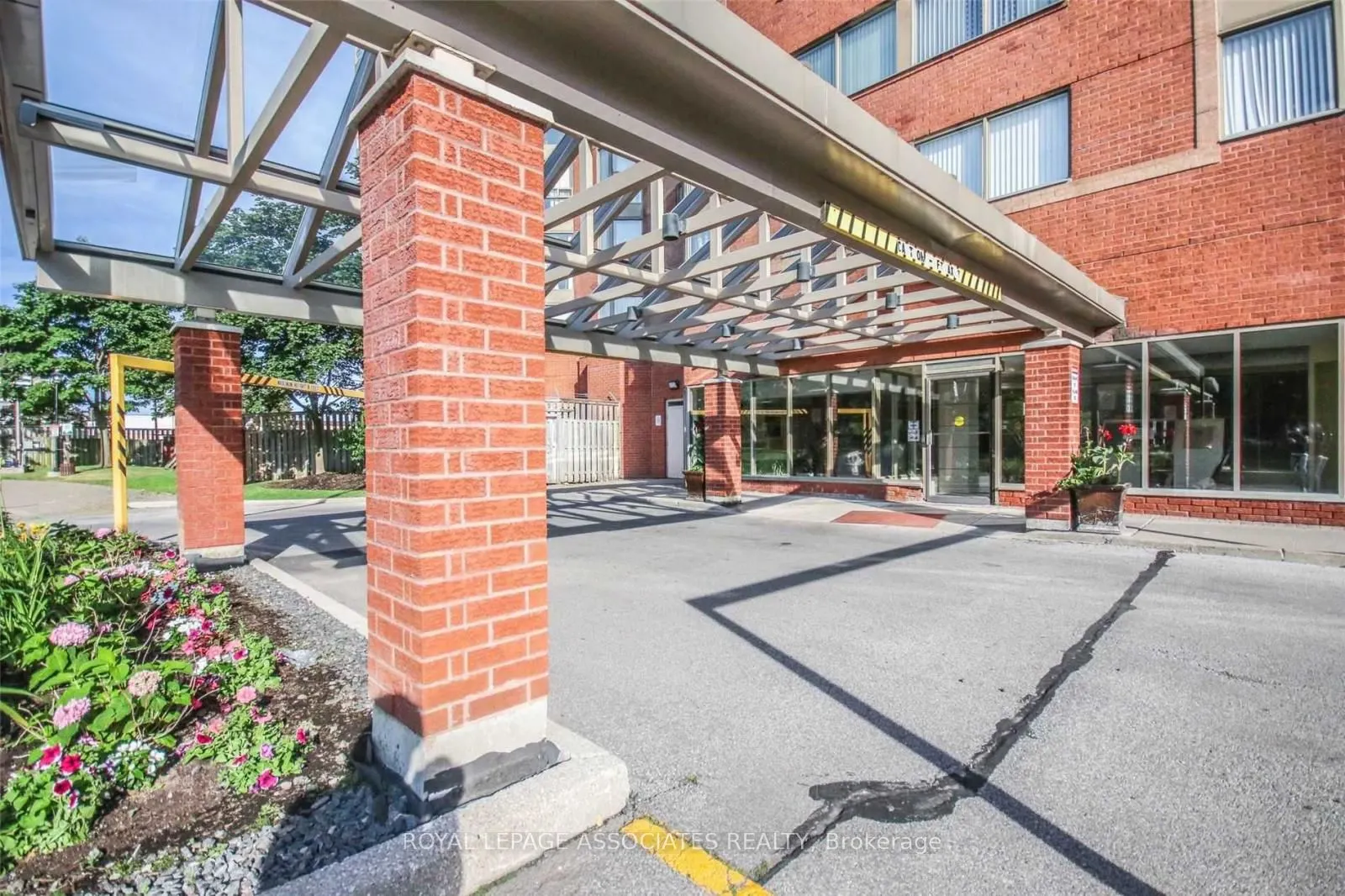 2466 Eglinton Avenue E, #LP11