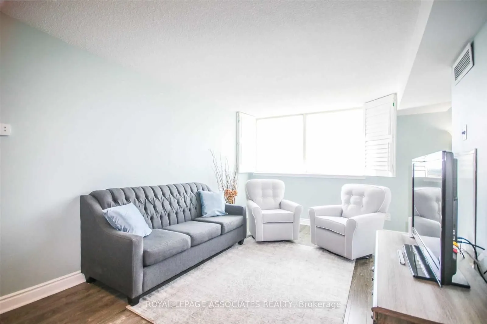 2466 Eglinton Avenue E, #LP11