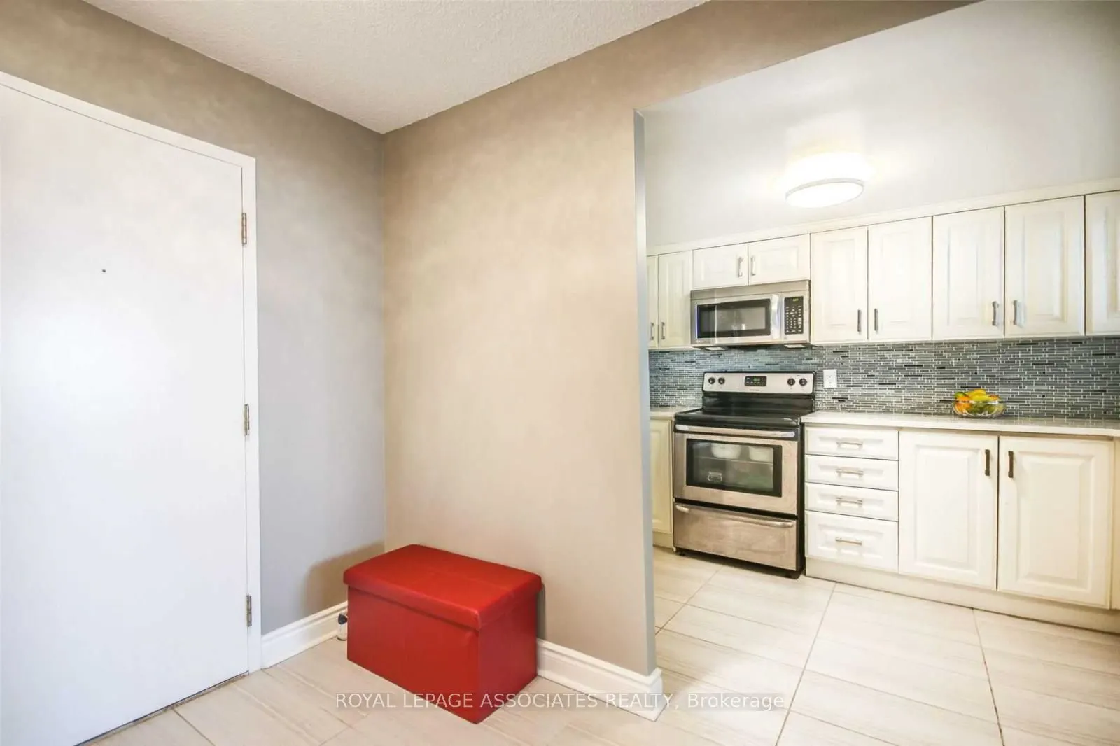 2466 Eglinton Avenue E, #LP11