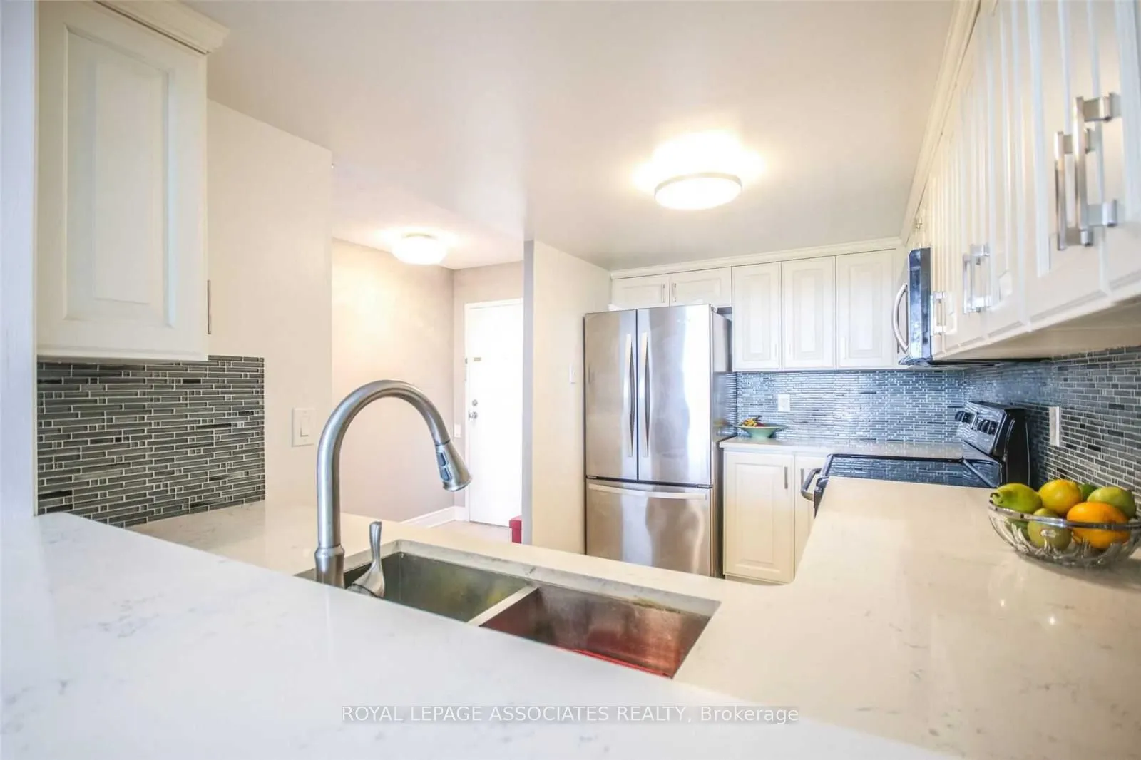 2466 Eglinton Avenue E, #LP11