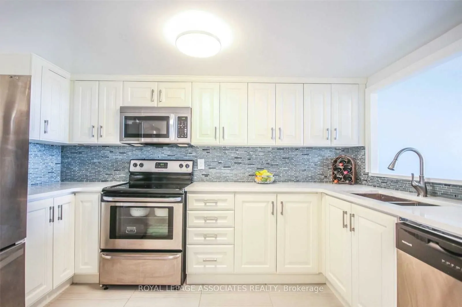 2466 Eglinton Avenue E, #LP11