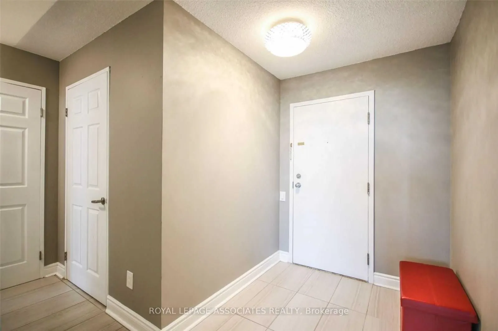 2466 Eglinton Avenue E, #LP11