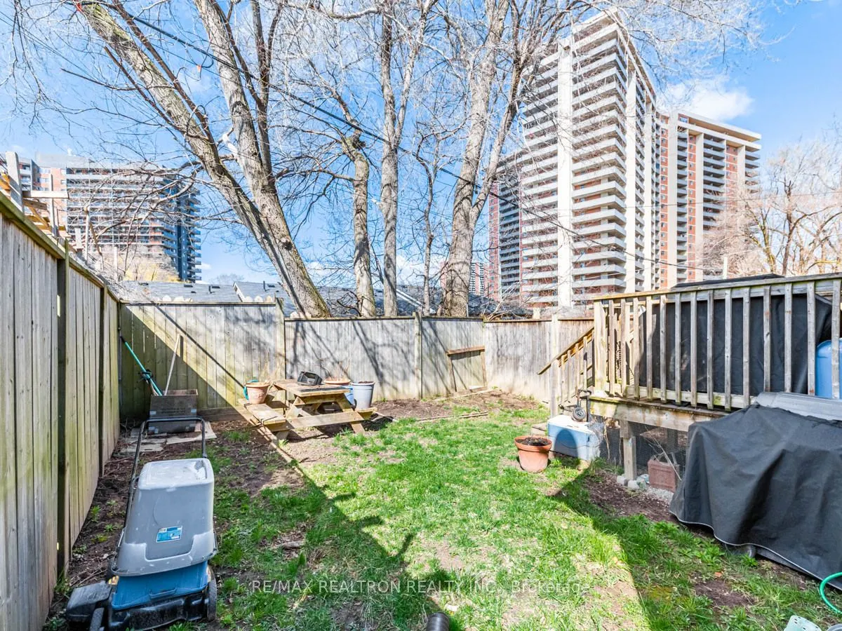 32 St Dunstan Drive