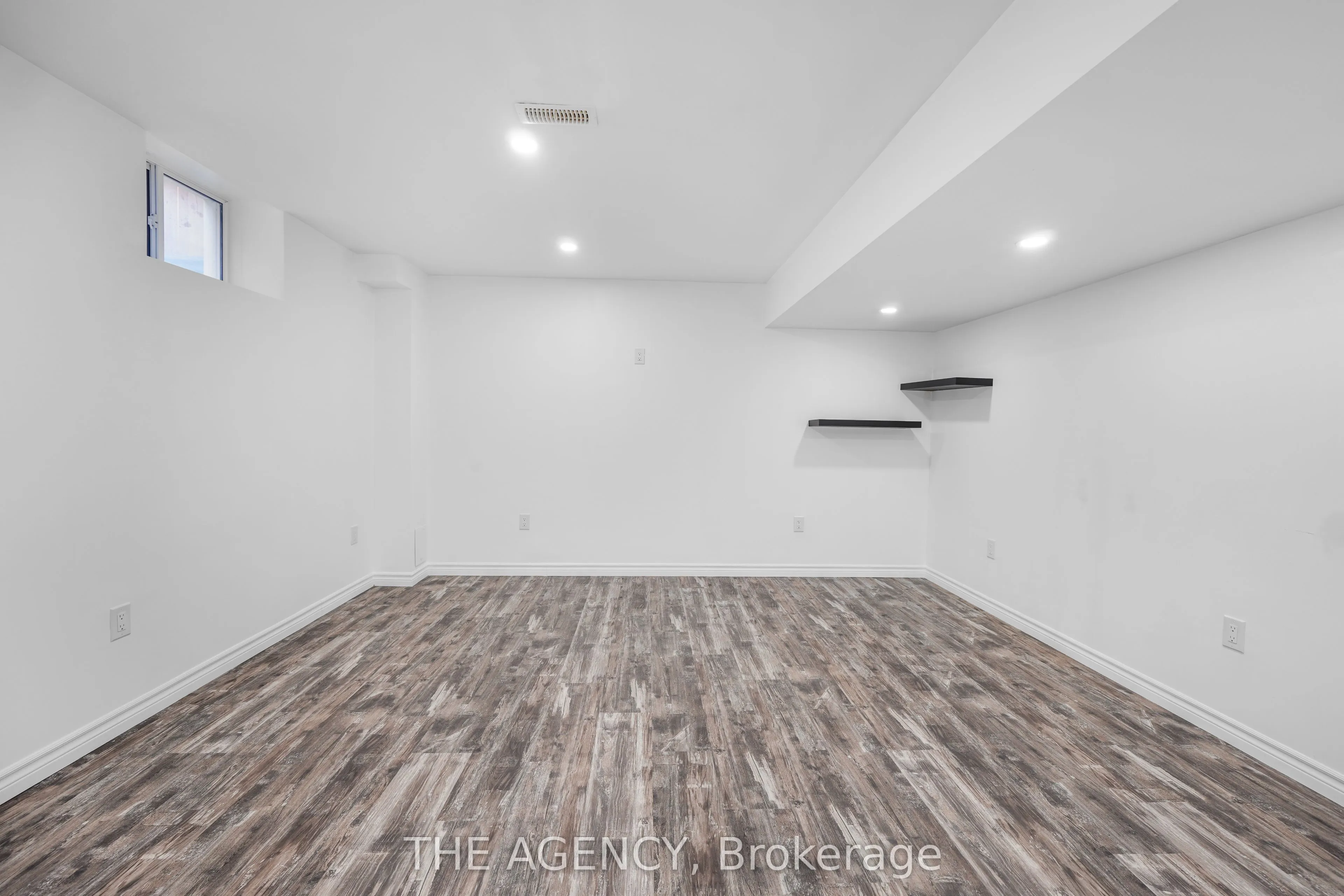 10 Moses Crescent
