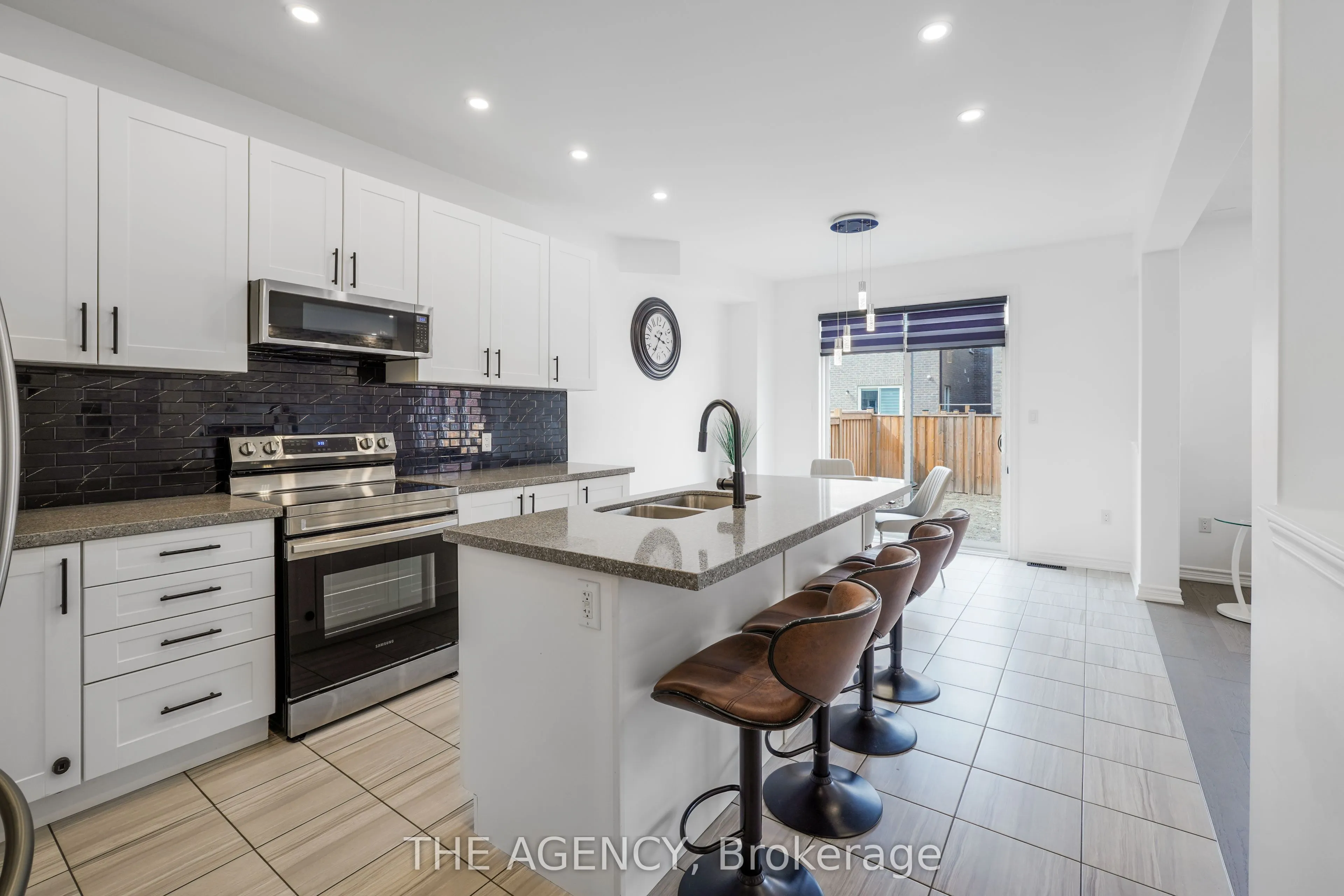 10 Moses Crescent