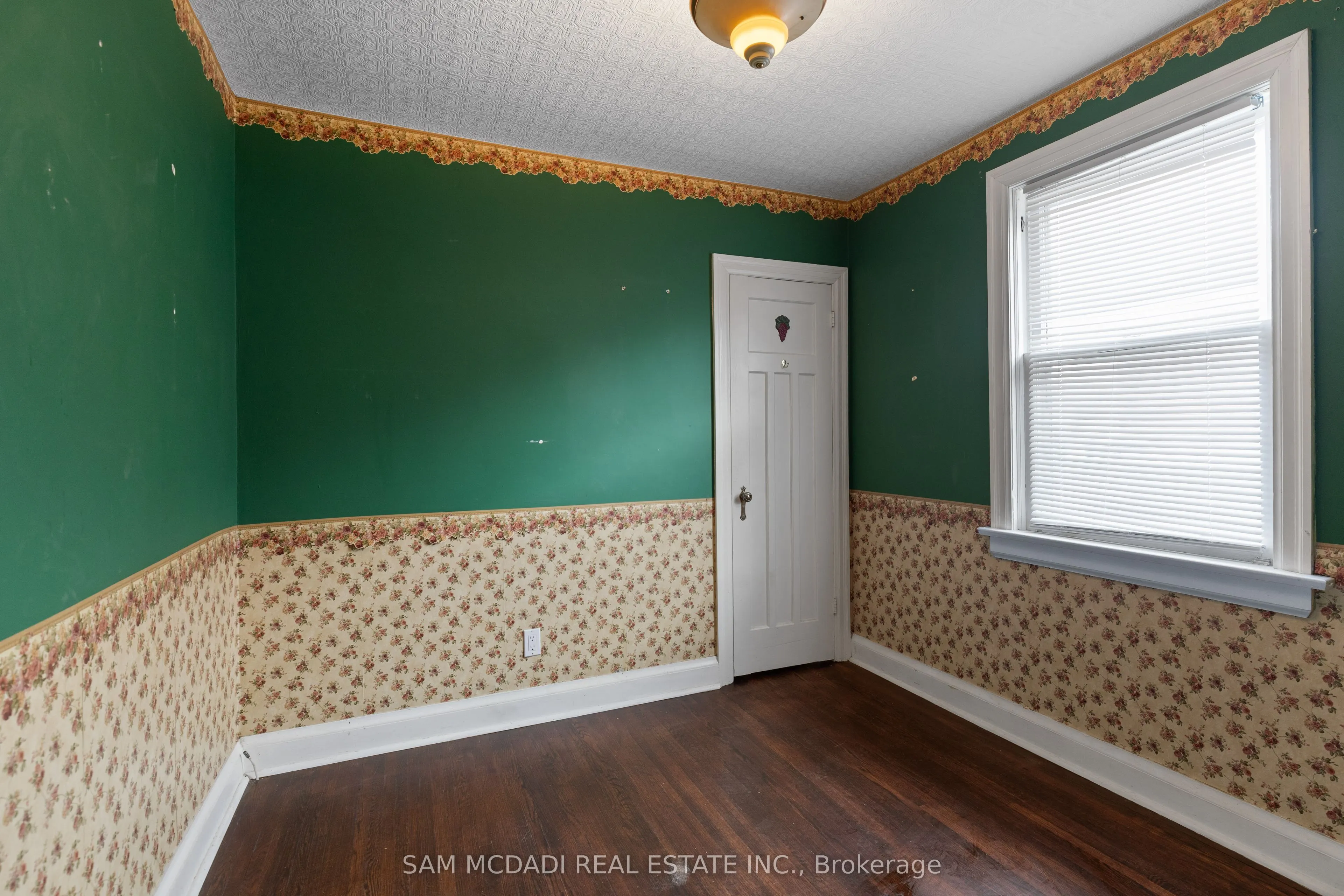 319 Cosburn Avenue