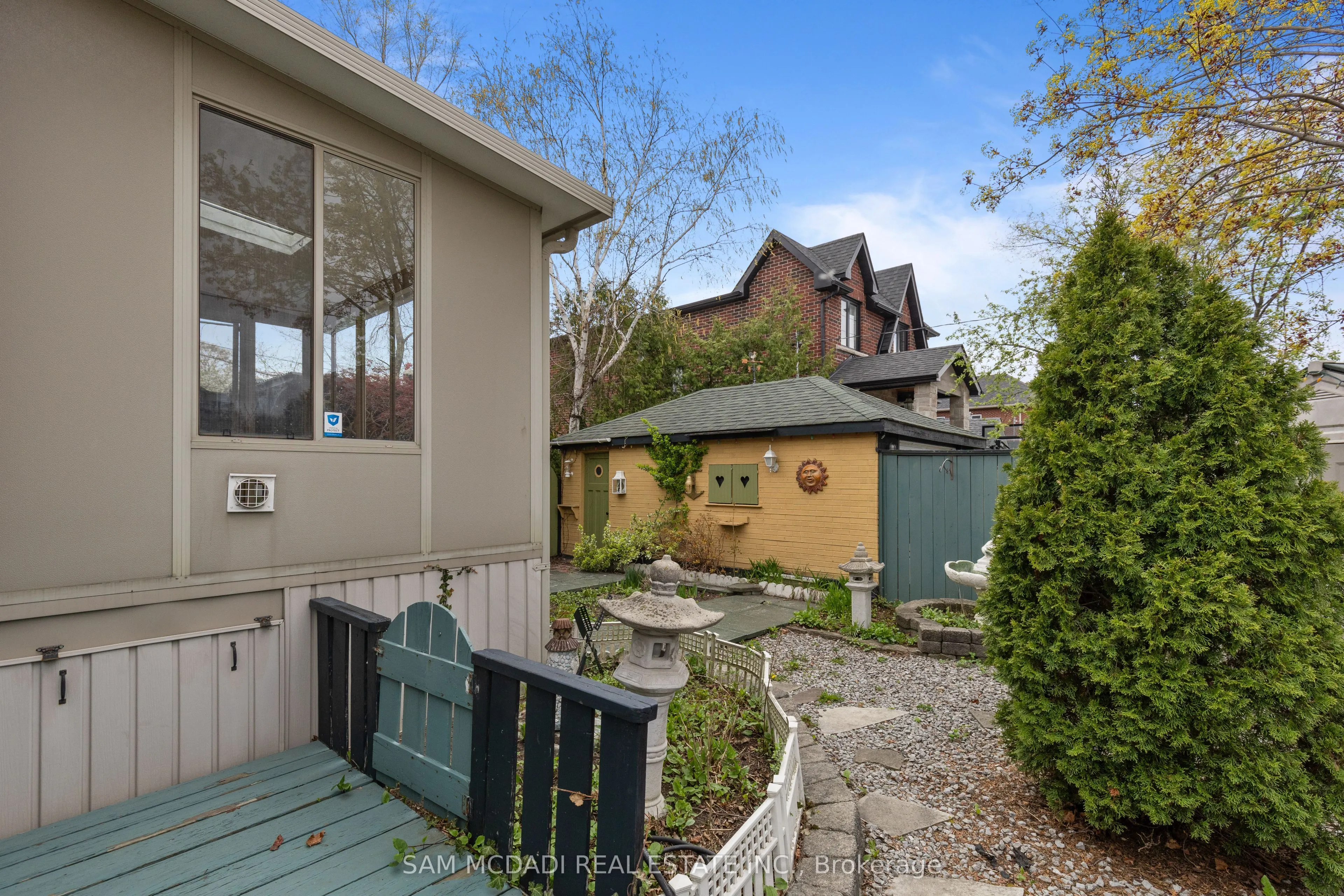 319 Cosburn Avenue